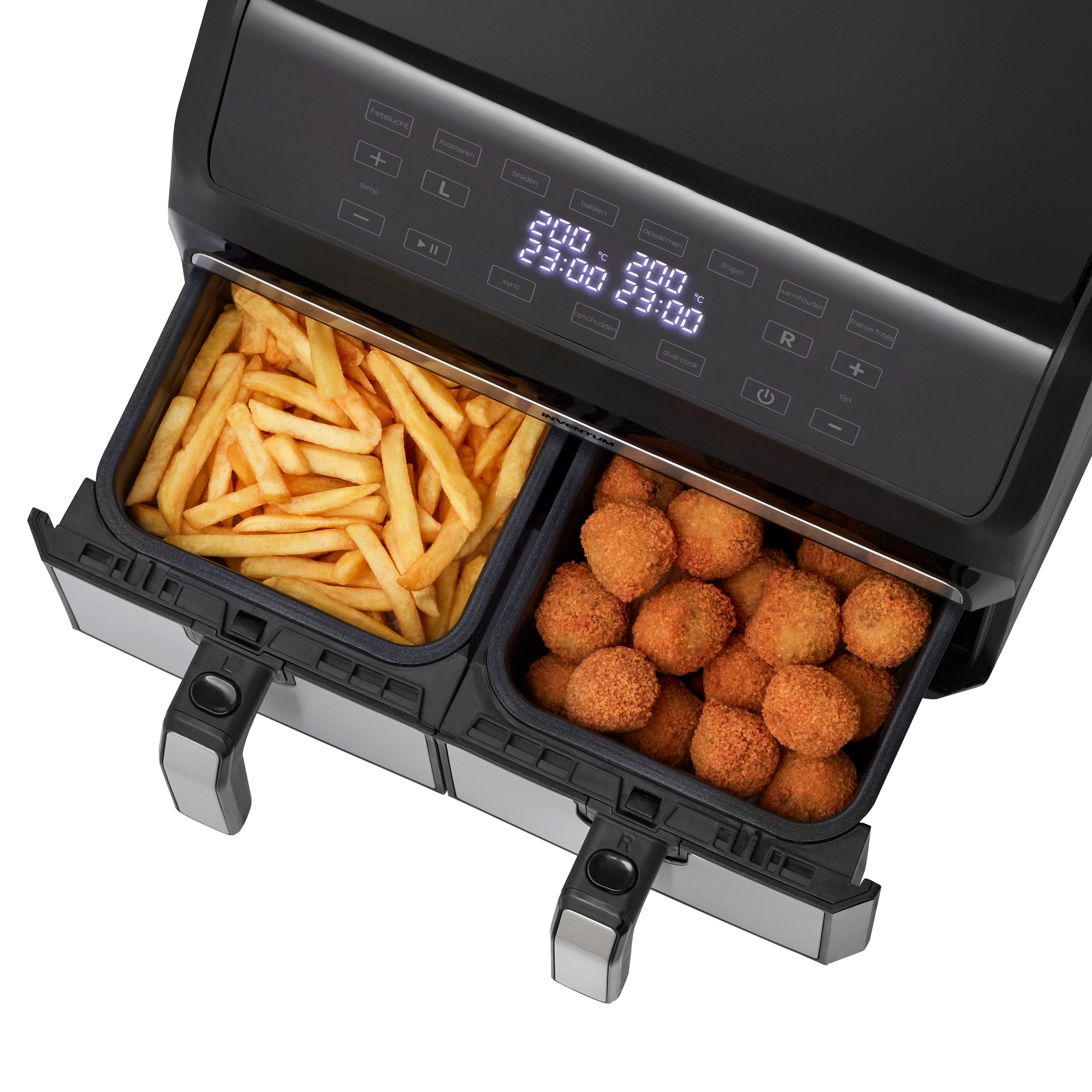 Airfryer met friet en kroketten, digitaal display en zwarte buitenkant.