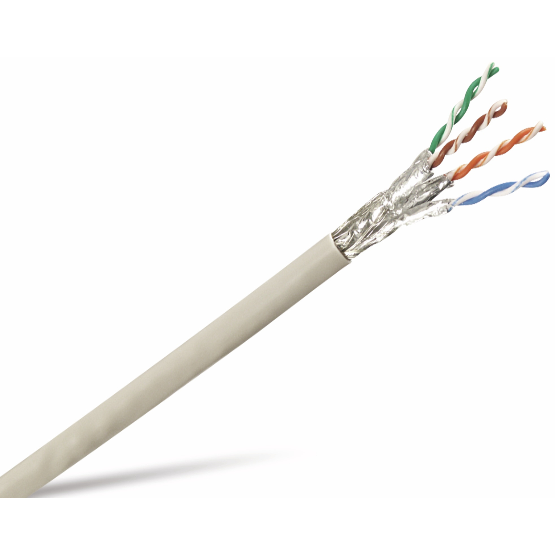 Abgeschnittenes Ethernet-Kabel mit freiliegenden Drähten. Farben: grün, braun, blau, orange. Hintergrund: weiß.