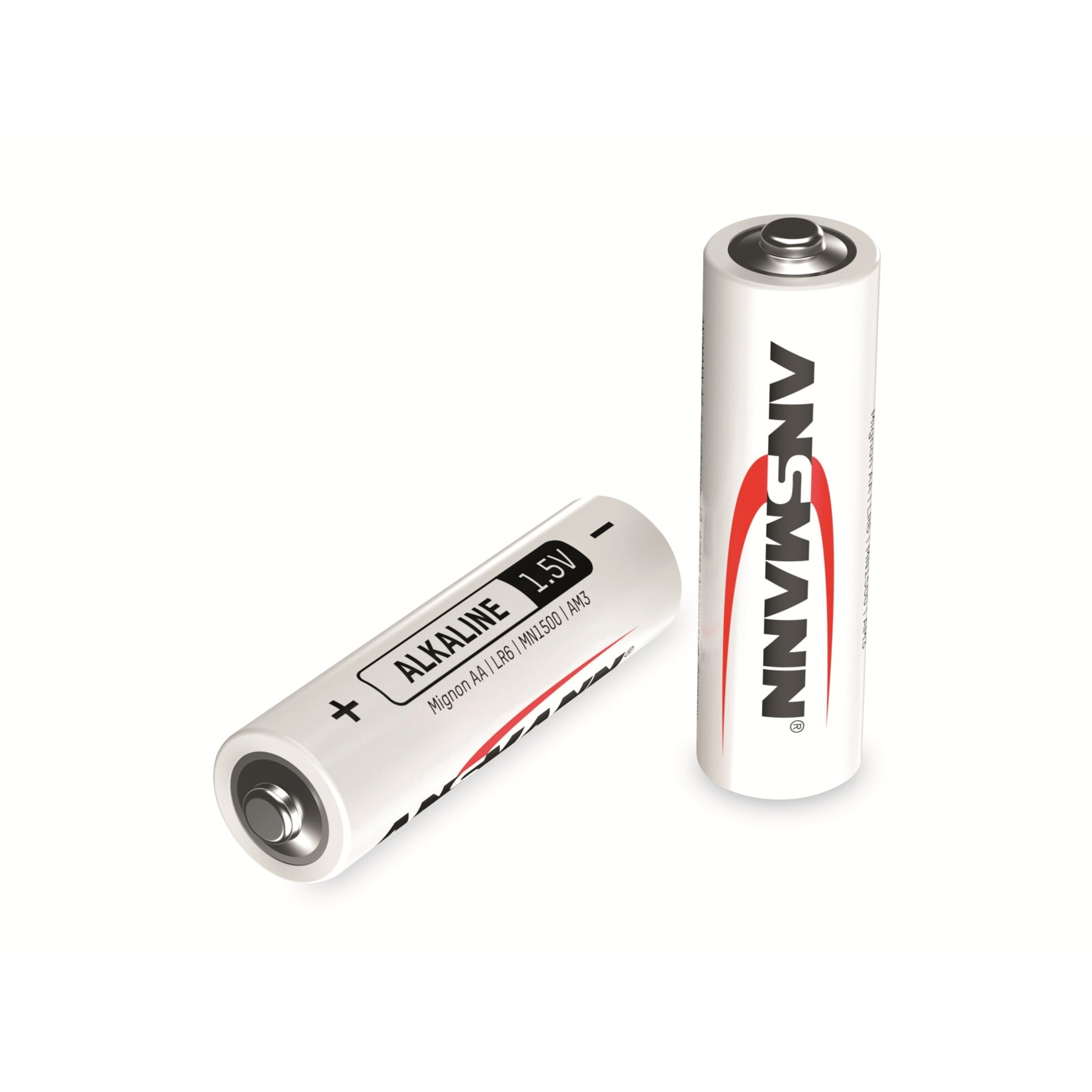 Zwei weiße AA-Batterien, die nebeneinander liegen, mit dem Markennamen ANSMANN sichtbar.
