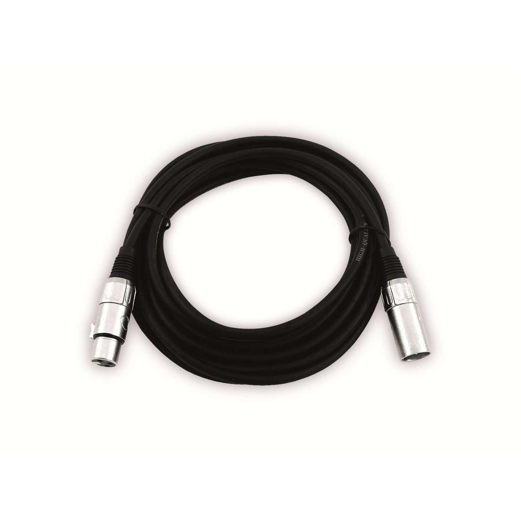 Schwarzes XLR-Kabel mit zwei silbernen Steckern, liegt auf weißem Untergrund.