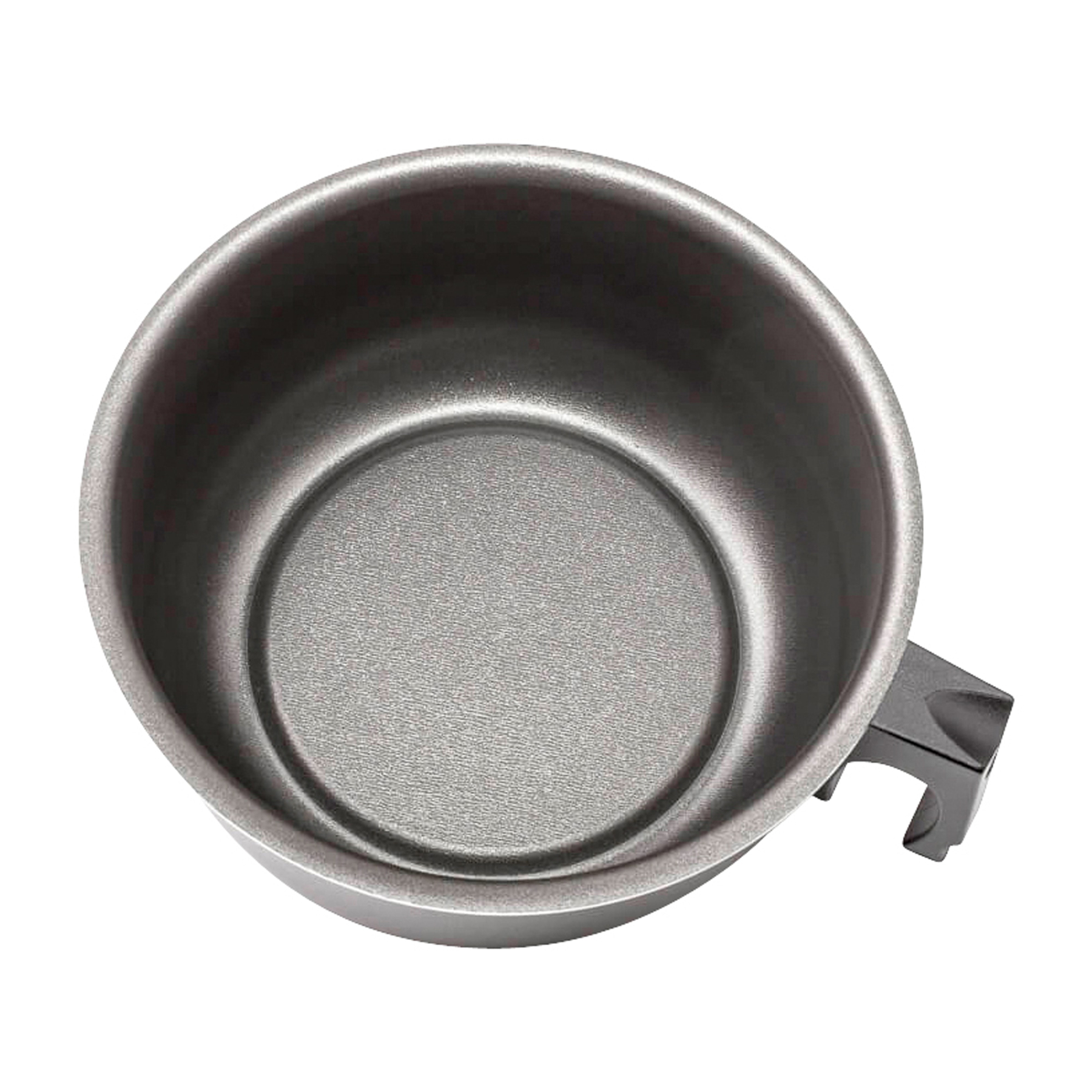 Vue aérienne d'une marmite en métal avec une poignée noire, isolée sur fond blanc.