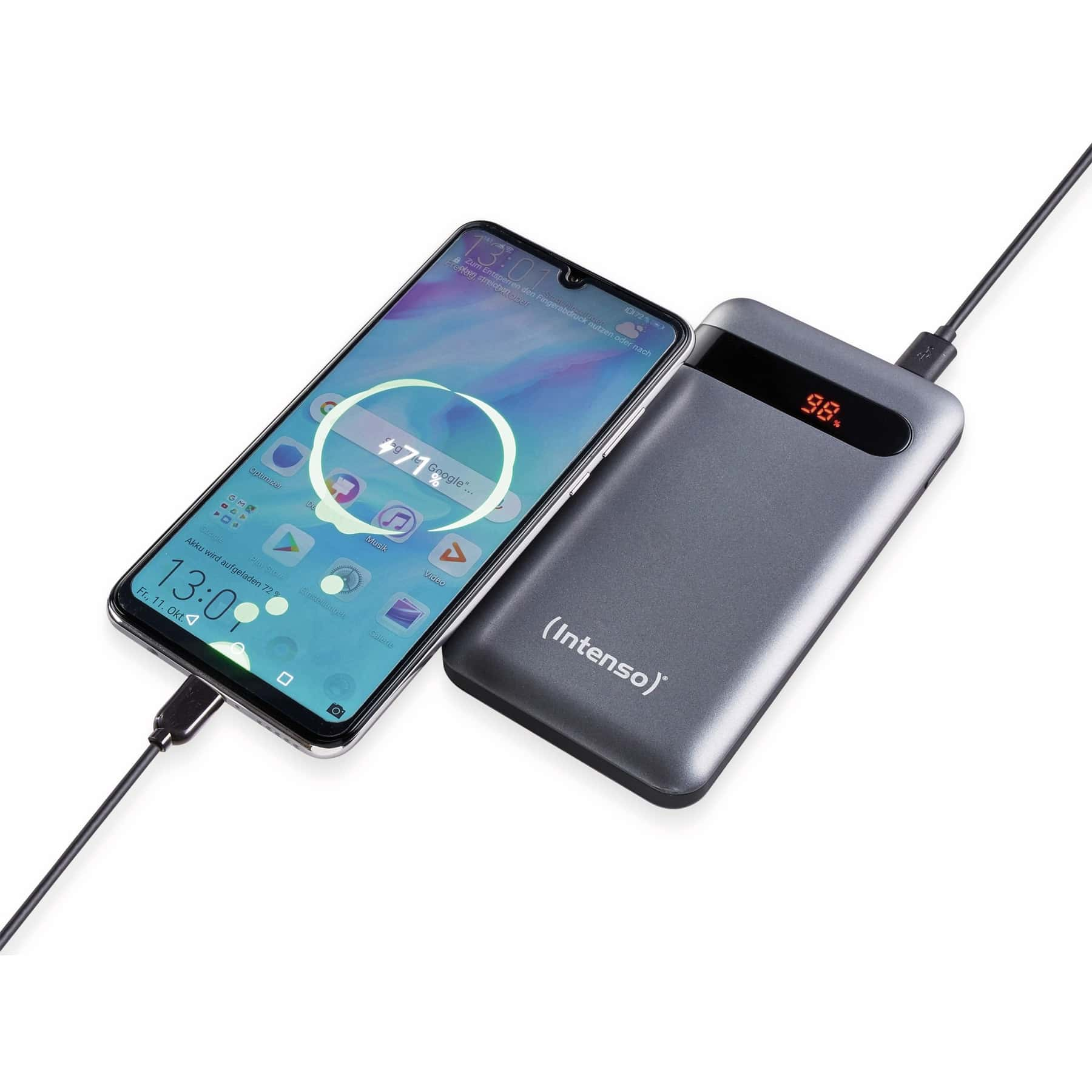 Telefon mit Powerbank verbunden, zeigt 96%. Das Telefon zeigt ein Ladesymbol.