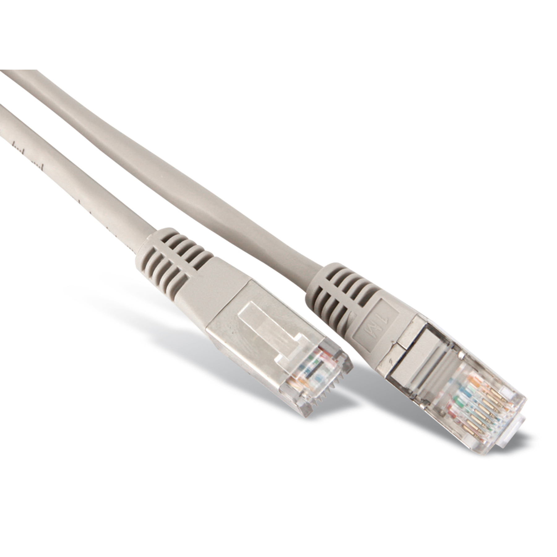 Dwa szare kable Ethernet z wtykami RJ45, ustawione pod kątem na białej powierzchni. Wtyki pokazują kolorowe przewody.