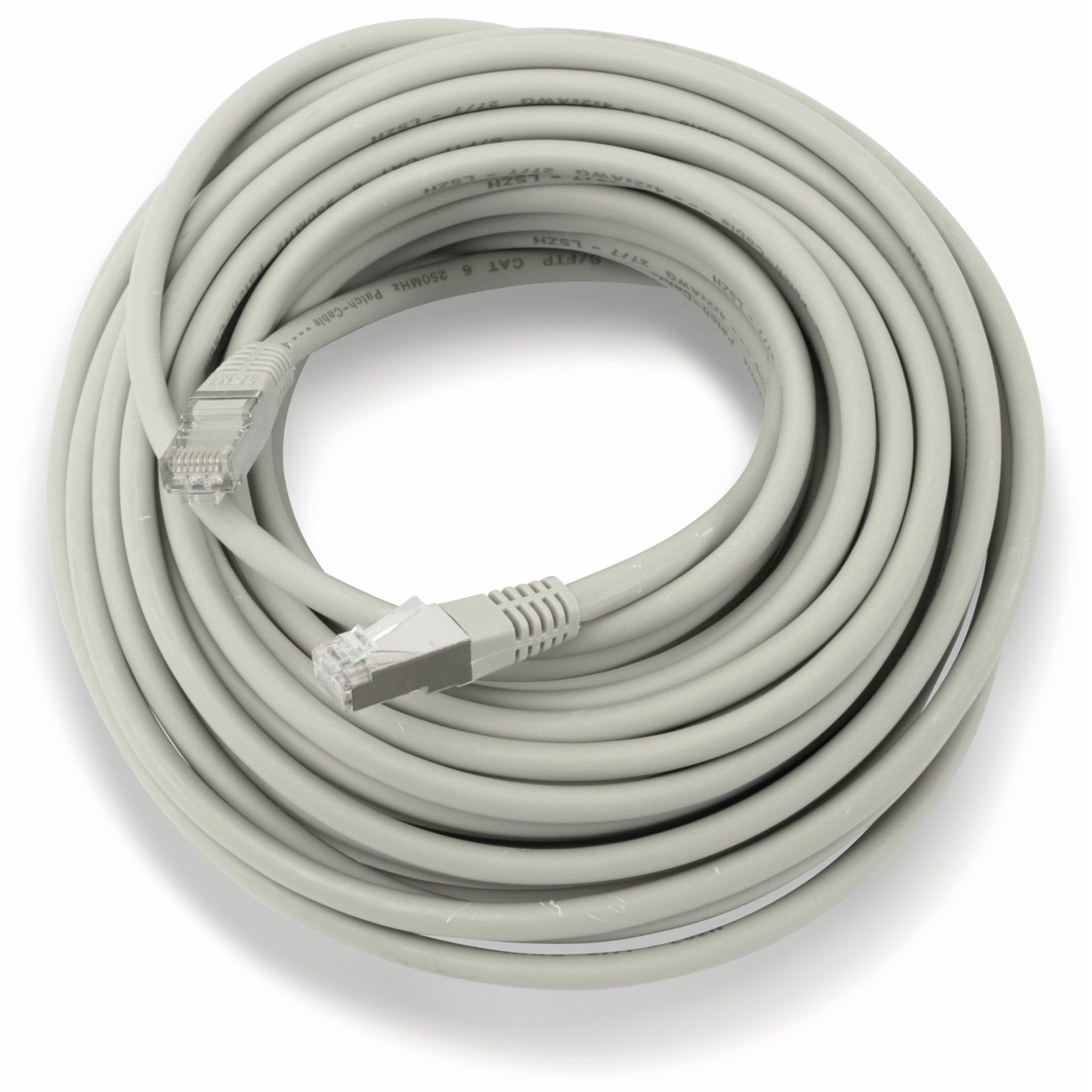 Cavo Ethernet grigio arrotolato con connettori ad entrambe le estremità, su sfondo bianco.