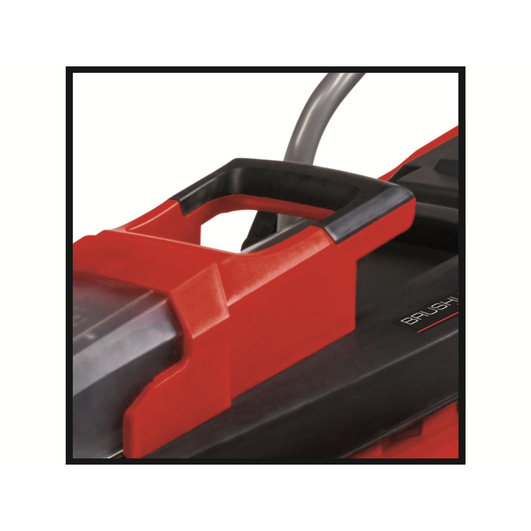 Primer plano de un asa roja y negra de una máquina. Un asa gris curva está arriba.