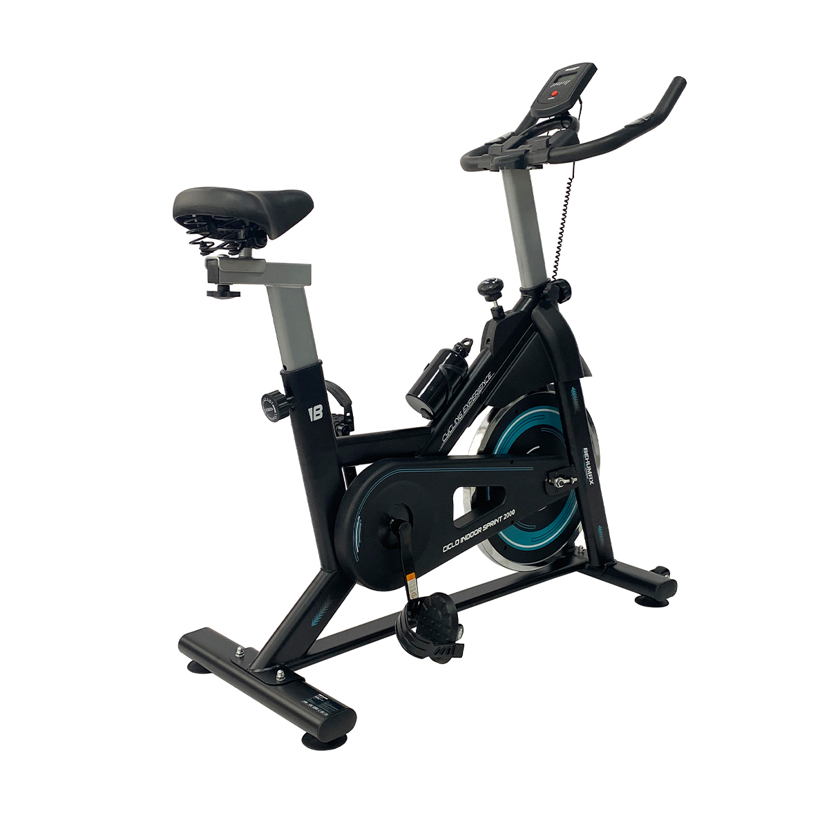 Una bicicleta estática, negra y turquesa. Tiene asiento, manillar y botella de agua.