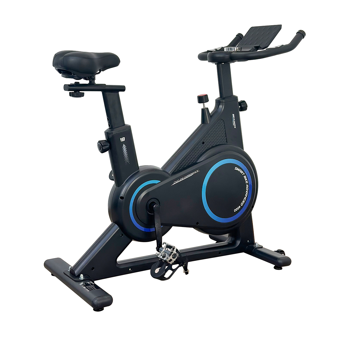 Bicicleta estática negra con detalles azules, sobre fondo blanco.