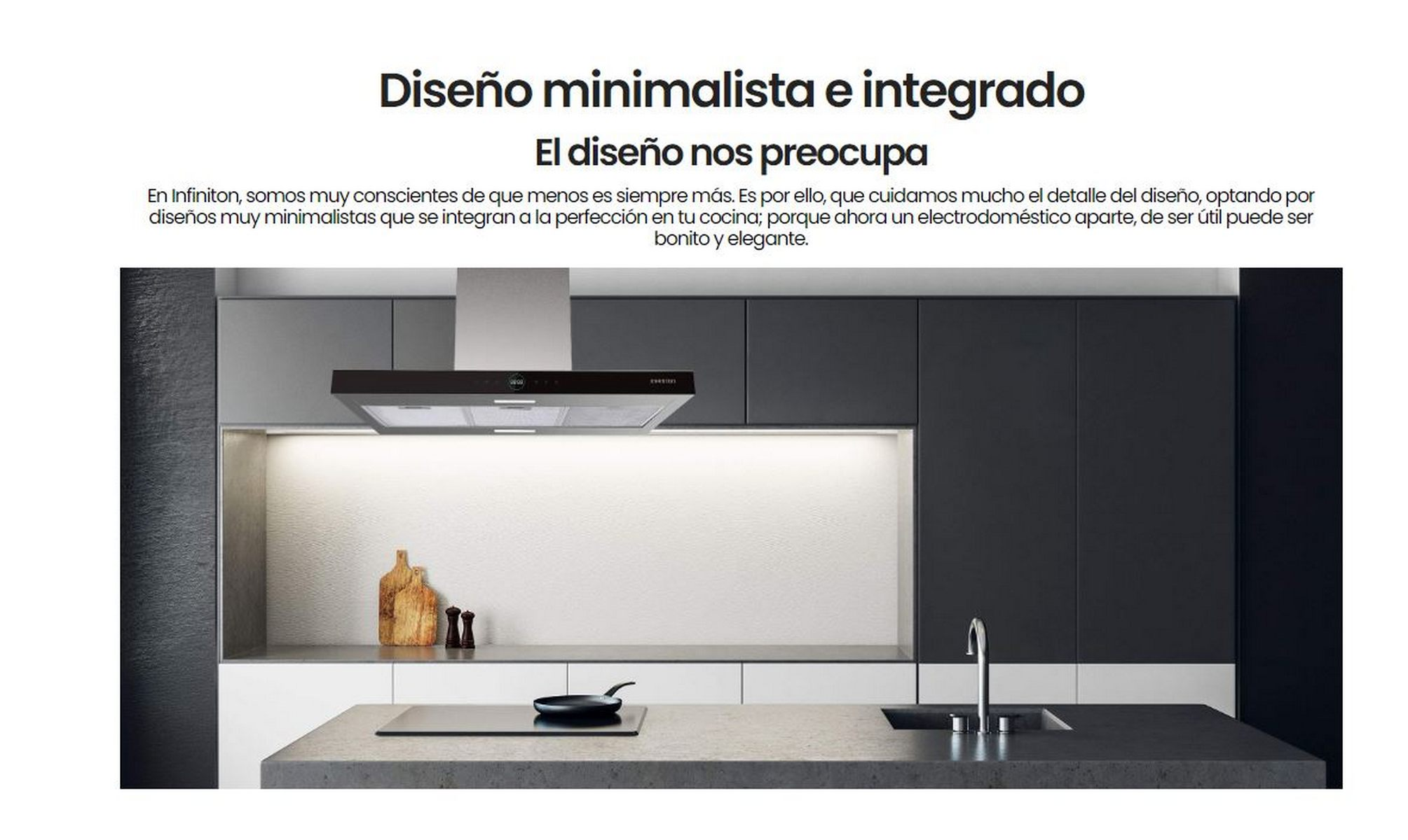 Una campana extractora de cocina está instalada sobre una encimera clara, con texto sobre su diseño.