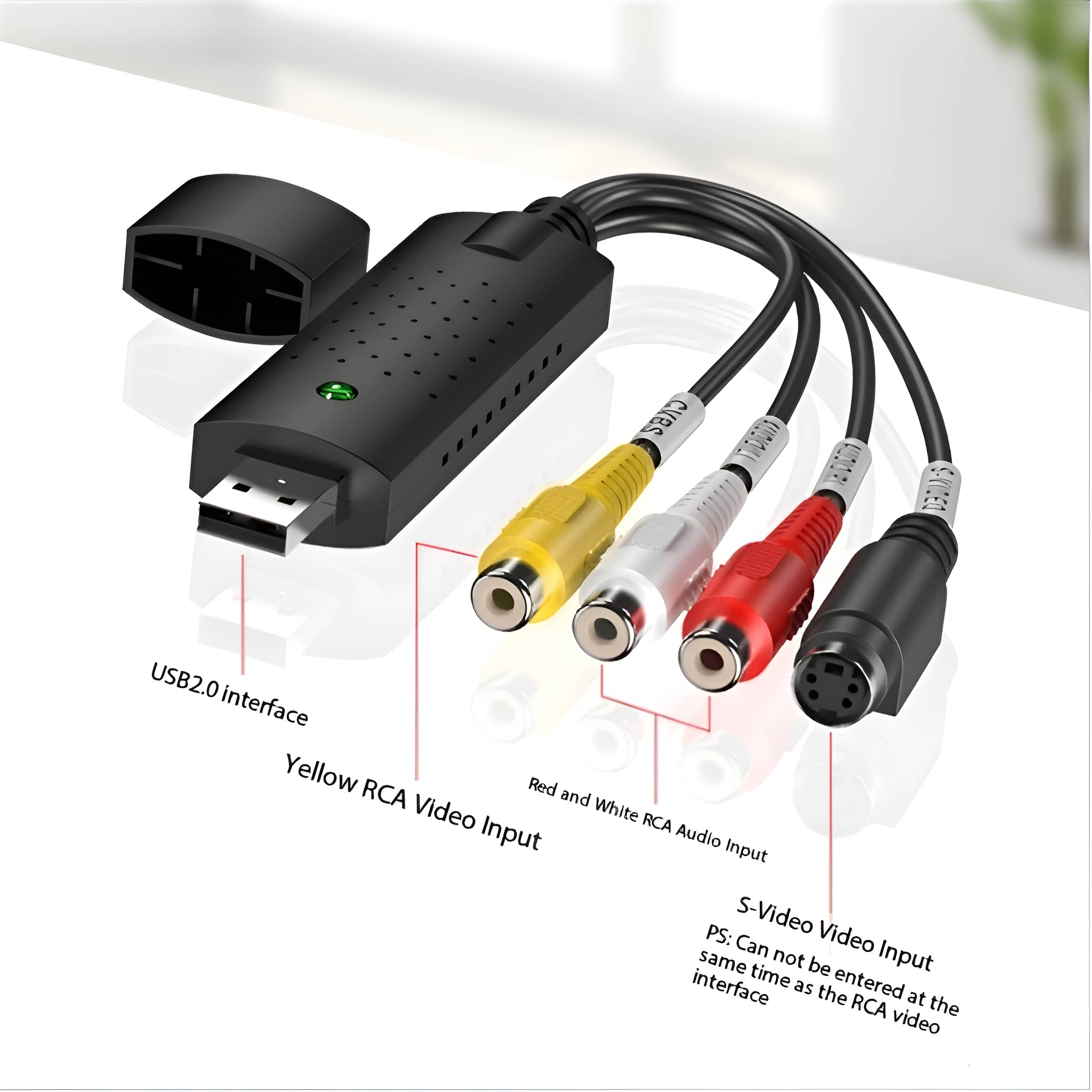 Ein schwarzer Adapter mit USB- und Cinch-Anschlüssen. Kabel in Gelb, Weiß, Rot und Schwarz gehen vom Adapter aus.