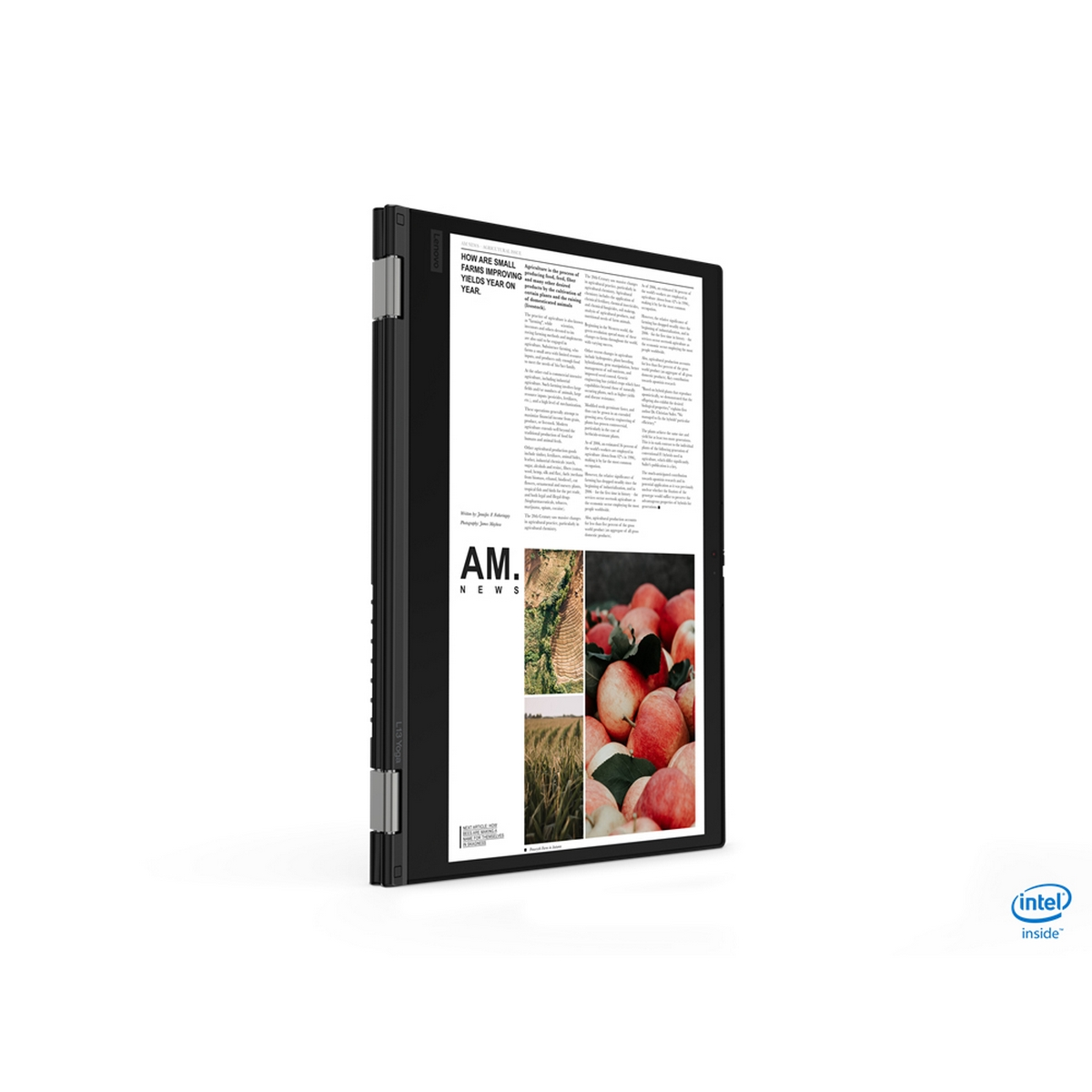 Tablet nero che mostra un articolo di rivista, con immagini. Il dispositivo è angolato. Sfondo bianco.