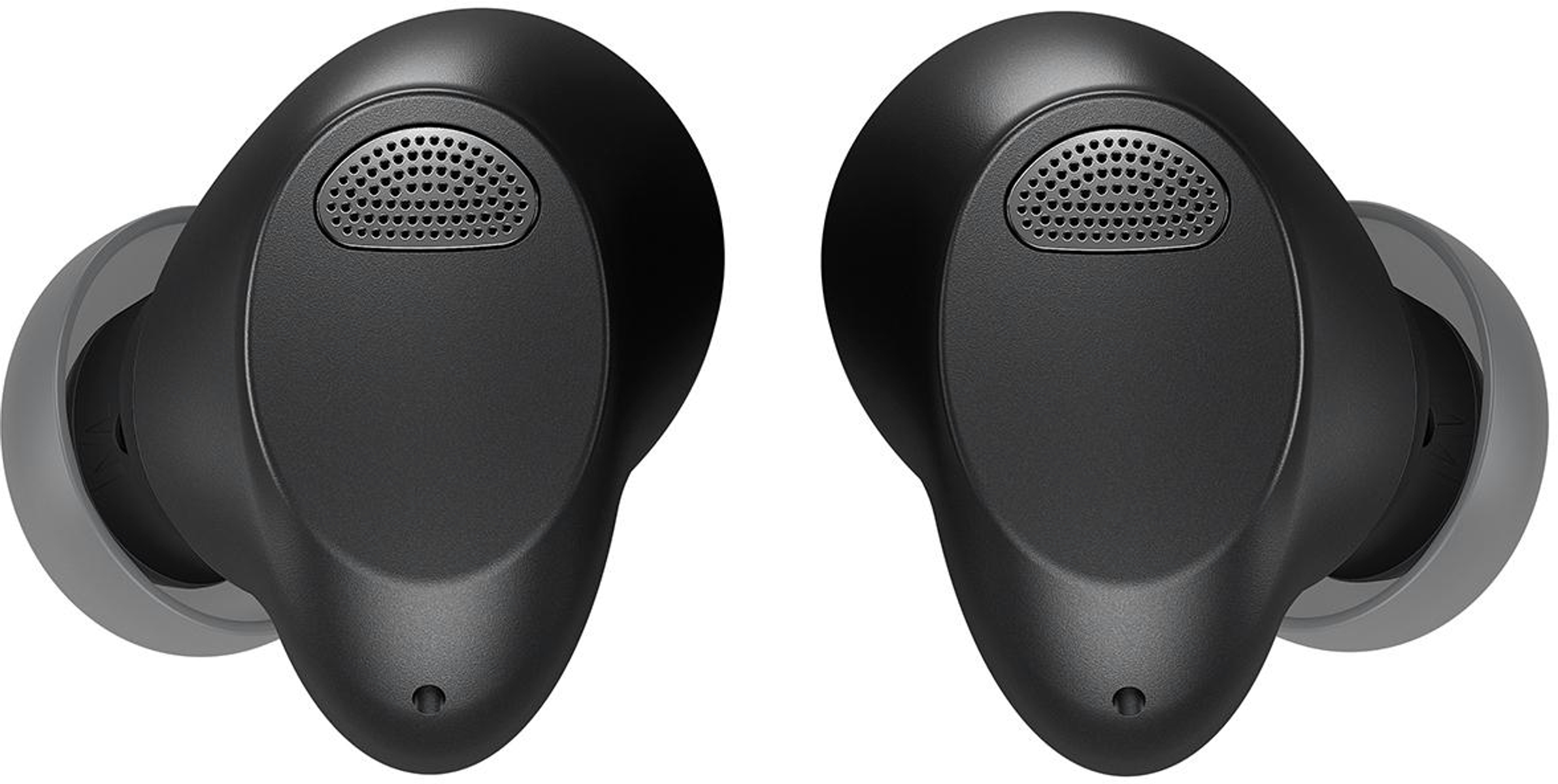 Dos auriculares inalámbricos negros con puntas grises, primer plano sobre fondo blanco.