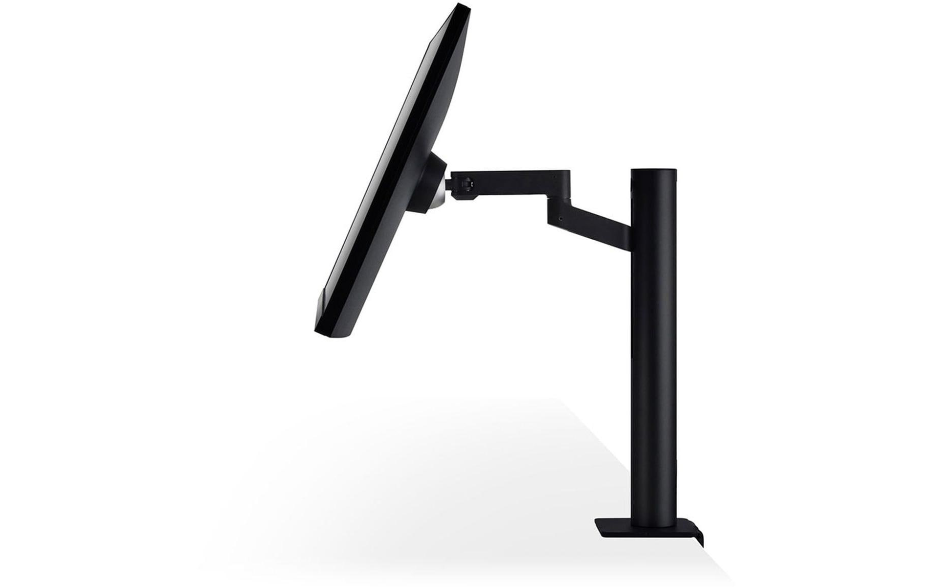 Monitor per computer nero su braccio e supporto neri. Il monitor è inclinato leggermente verso l'alto.