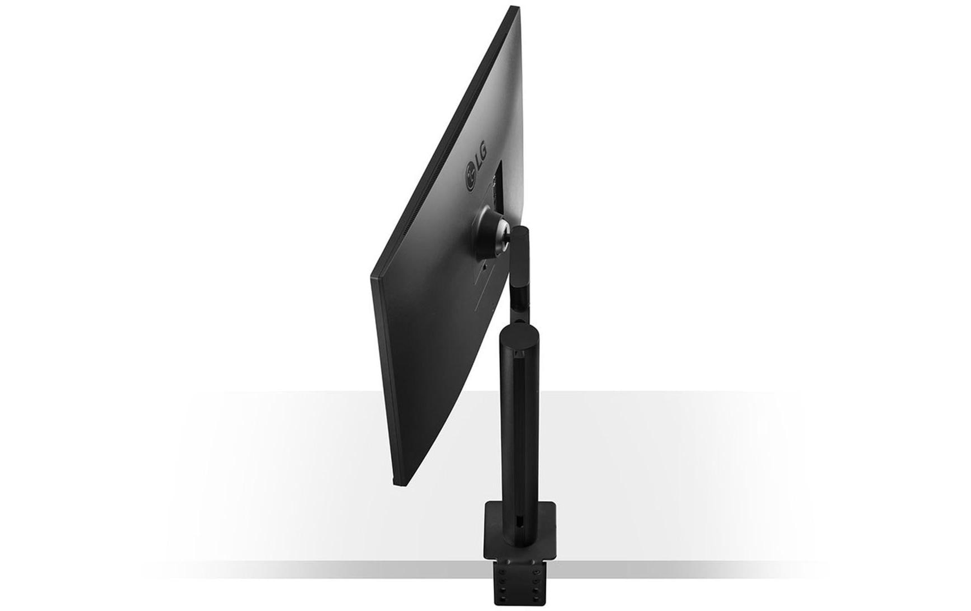 Monitor nero per computer, vista laterale, con supporto, su sfondo bianco.