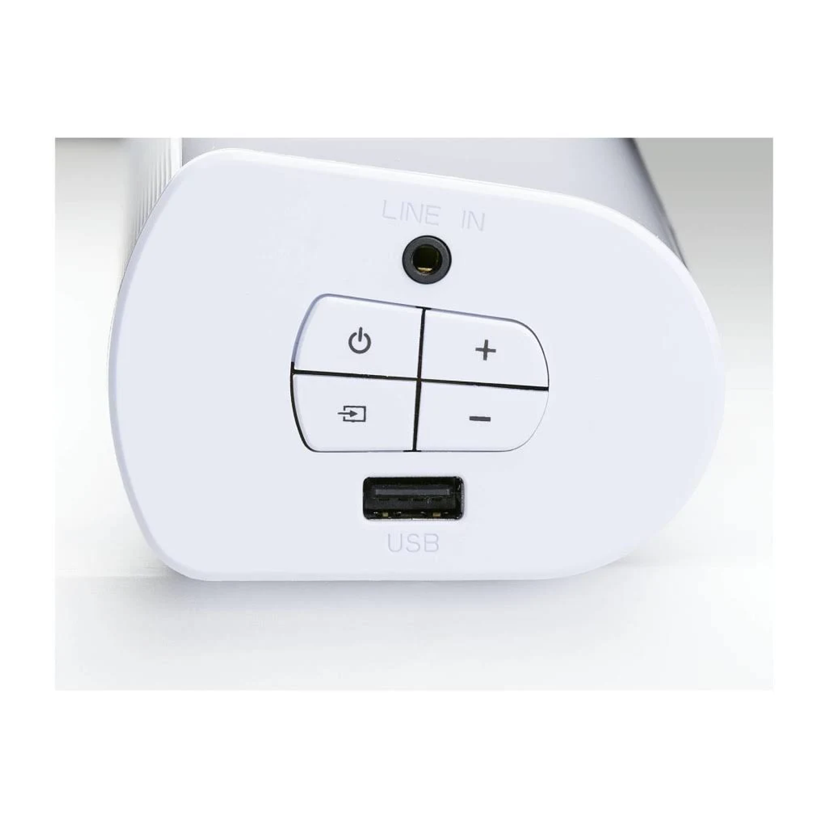 Tył białego głośnika z przyciskami i portem USB. Widoczne słowo USB.