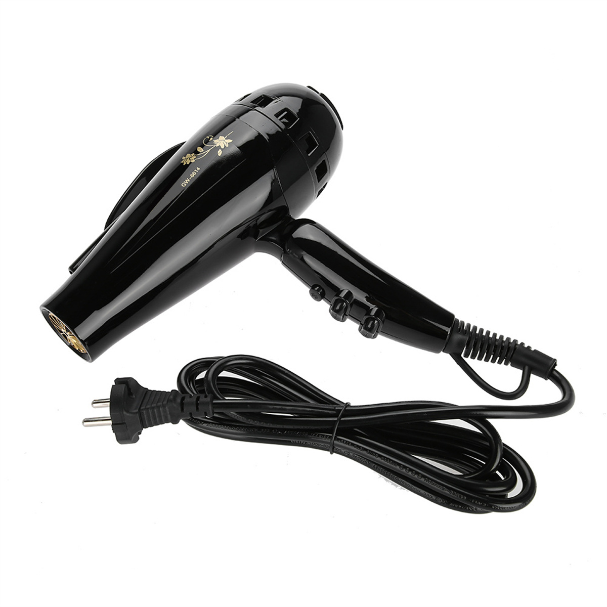 Schwarzer Haartrockner mit Kabel und Stecker. Weißer Hintergrund.