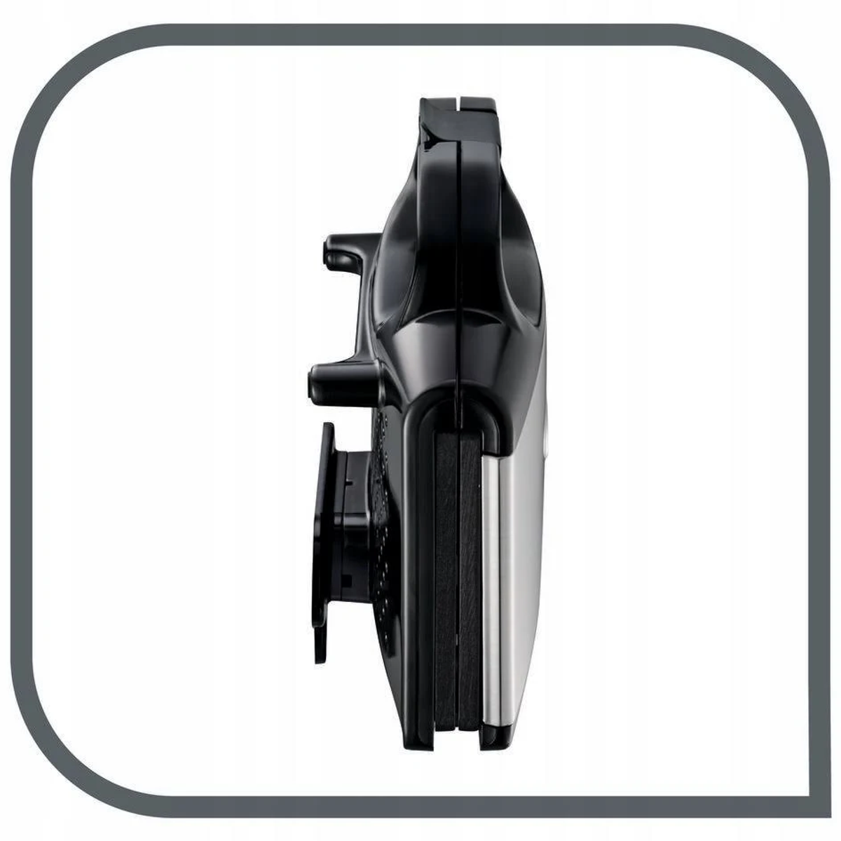 Czarna i srebrna opiekacz do kanapek. Widok z boku pokazuje uchwyt i zamknięty kształt.