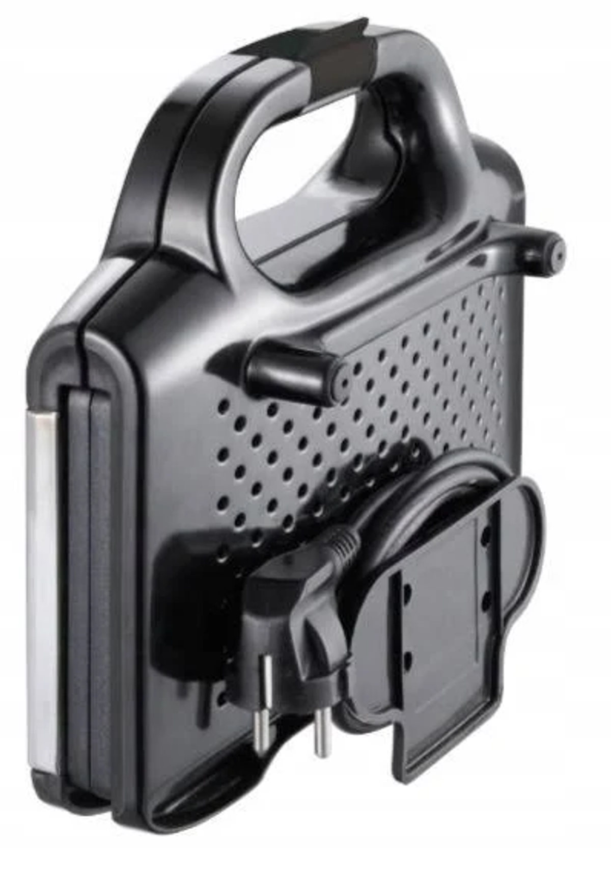 Czarny opiekacz do kanapek. Wtyczka jest podłączona. Rączka i bok są widoczne.