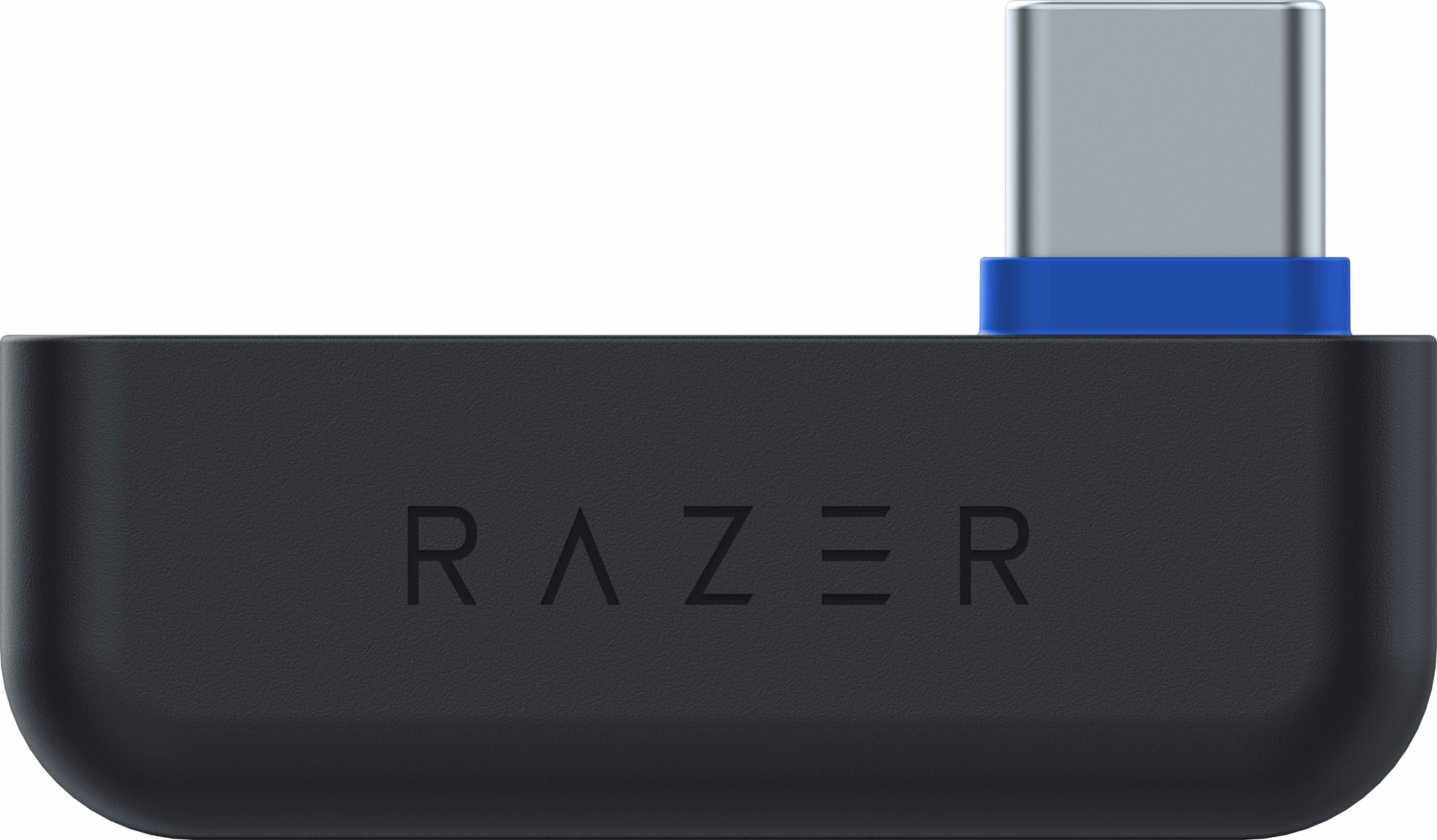 Czarny adapter Razer USB-C. Logo Razer z przodu, niebieski detal na złączu USB-C.