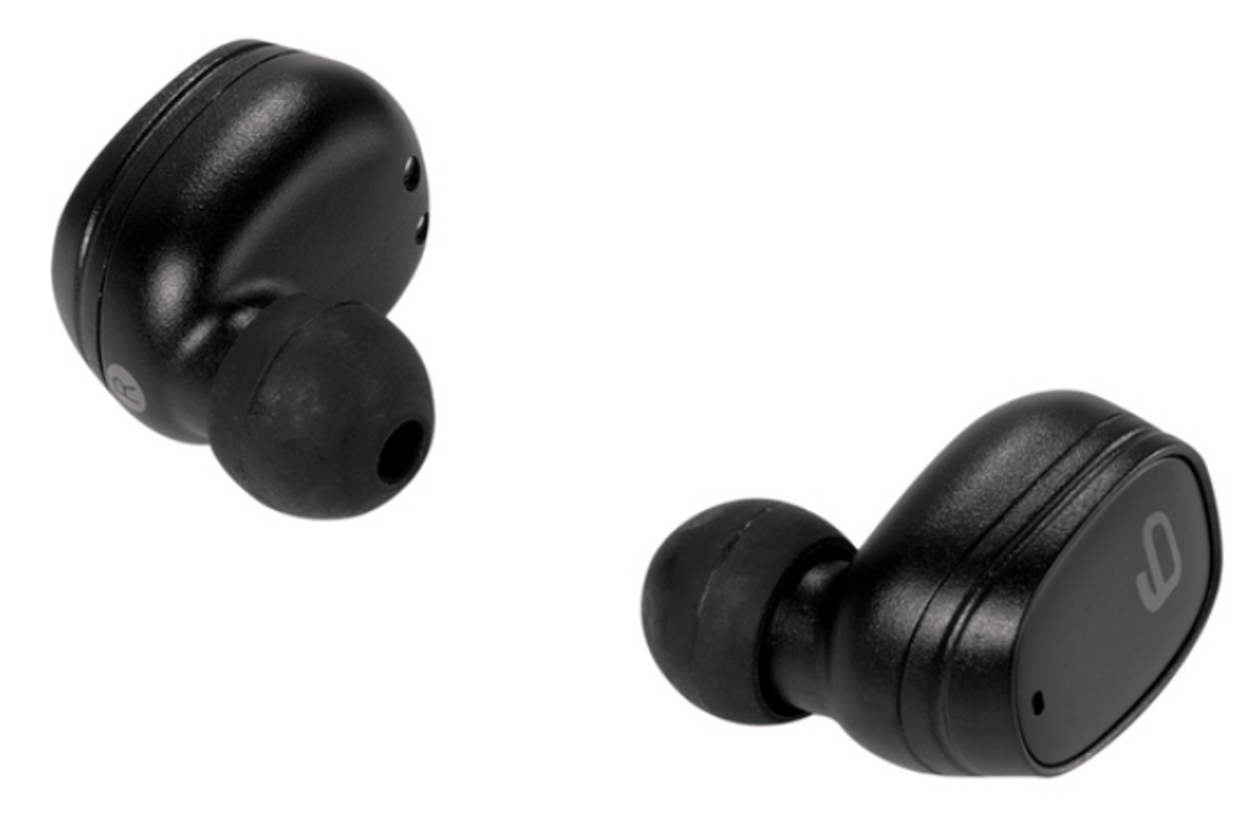 Dos auriculares inalámbricos negros sobre fondo blanco, vista en ángulo.