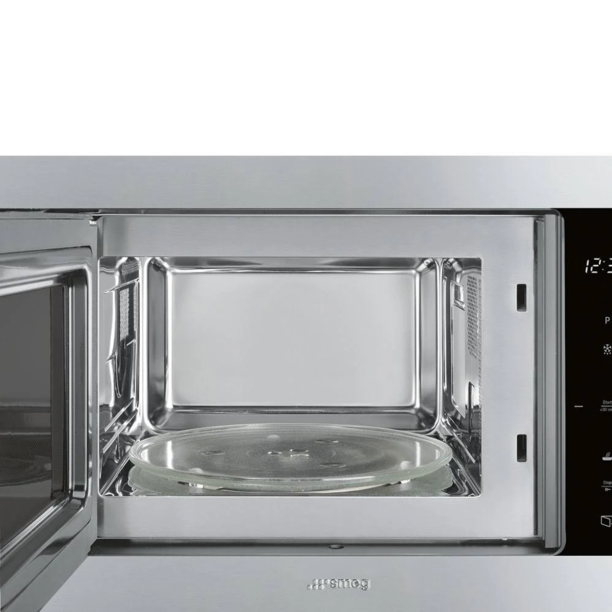 El interior de un horno microondas, con una plataforma giratoria de vidrio y puerta abierta.
