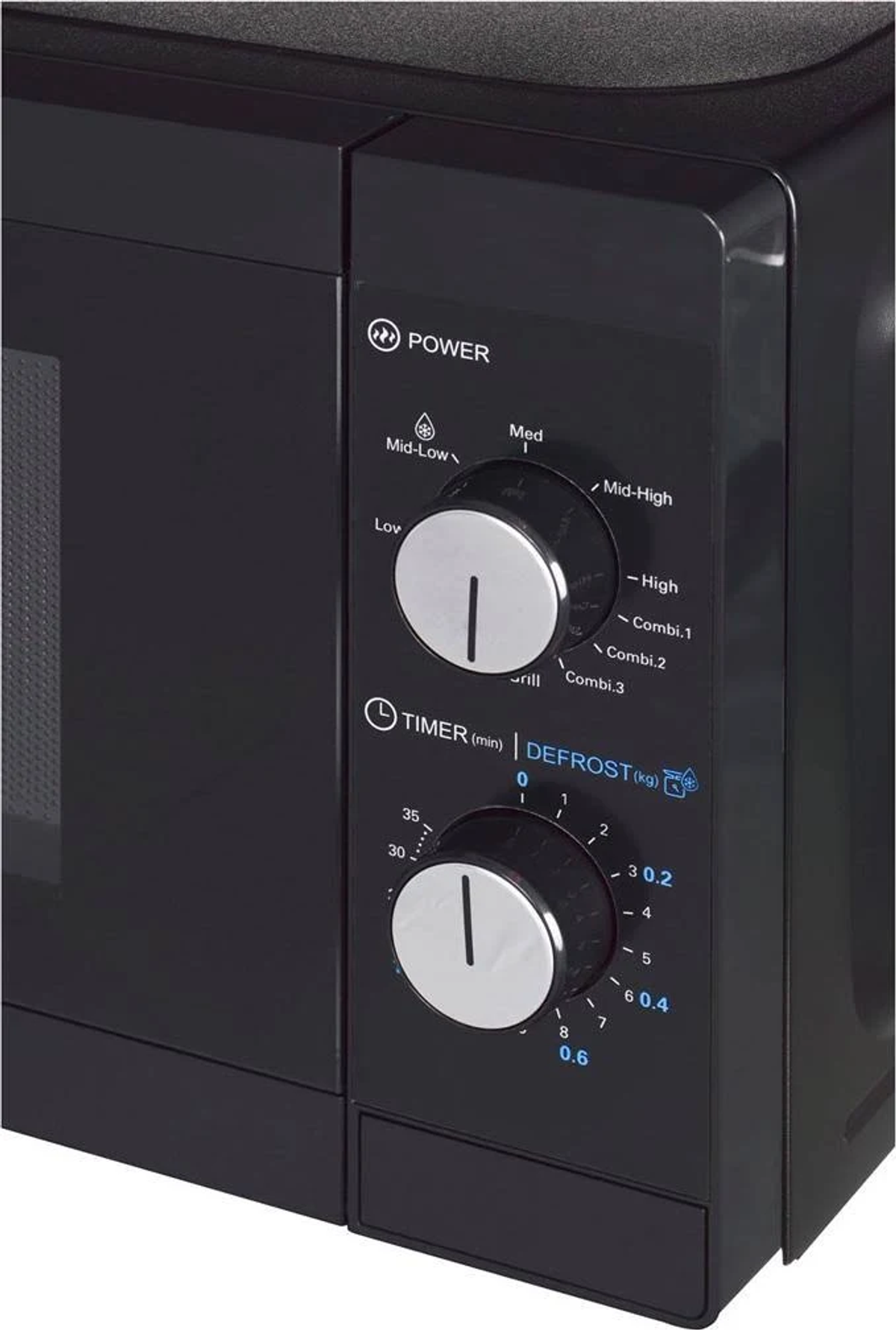 Zbliżenie czarnej kuchenki mikrofalowej z pokrętłami sterowania mocą i timerem.