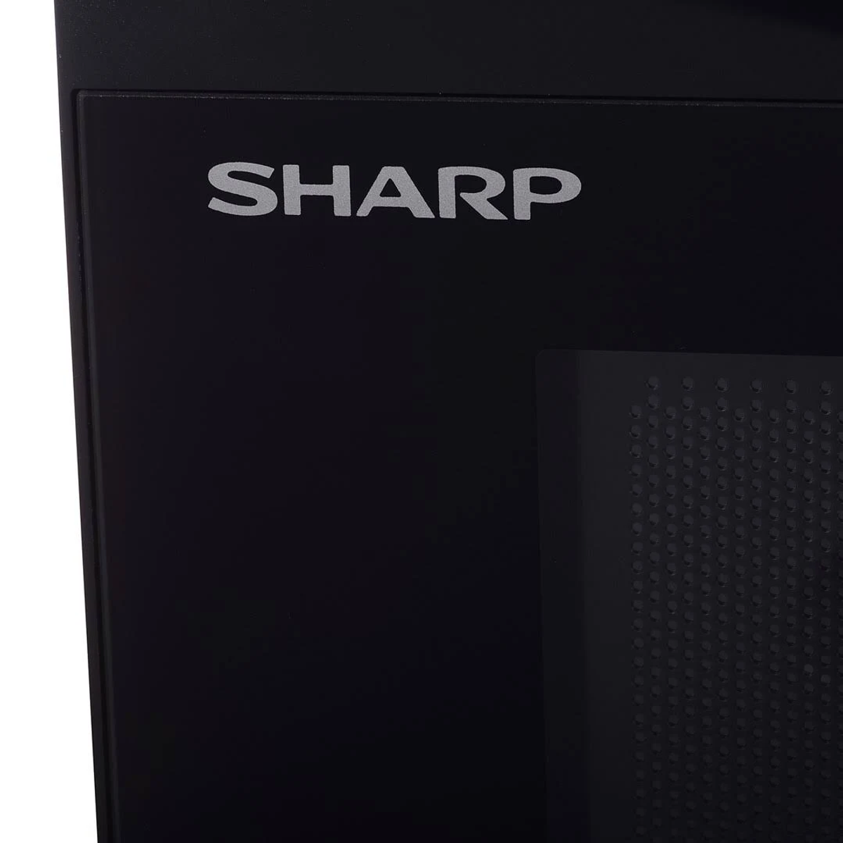 Zwart paneel met 'SHARP' in zilver.