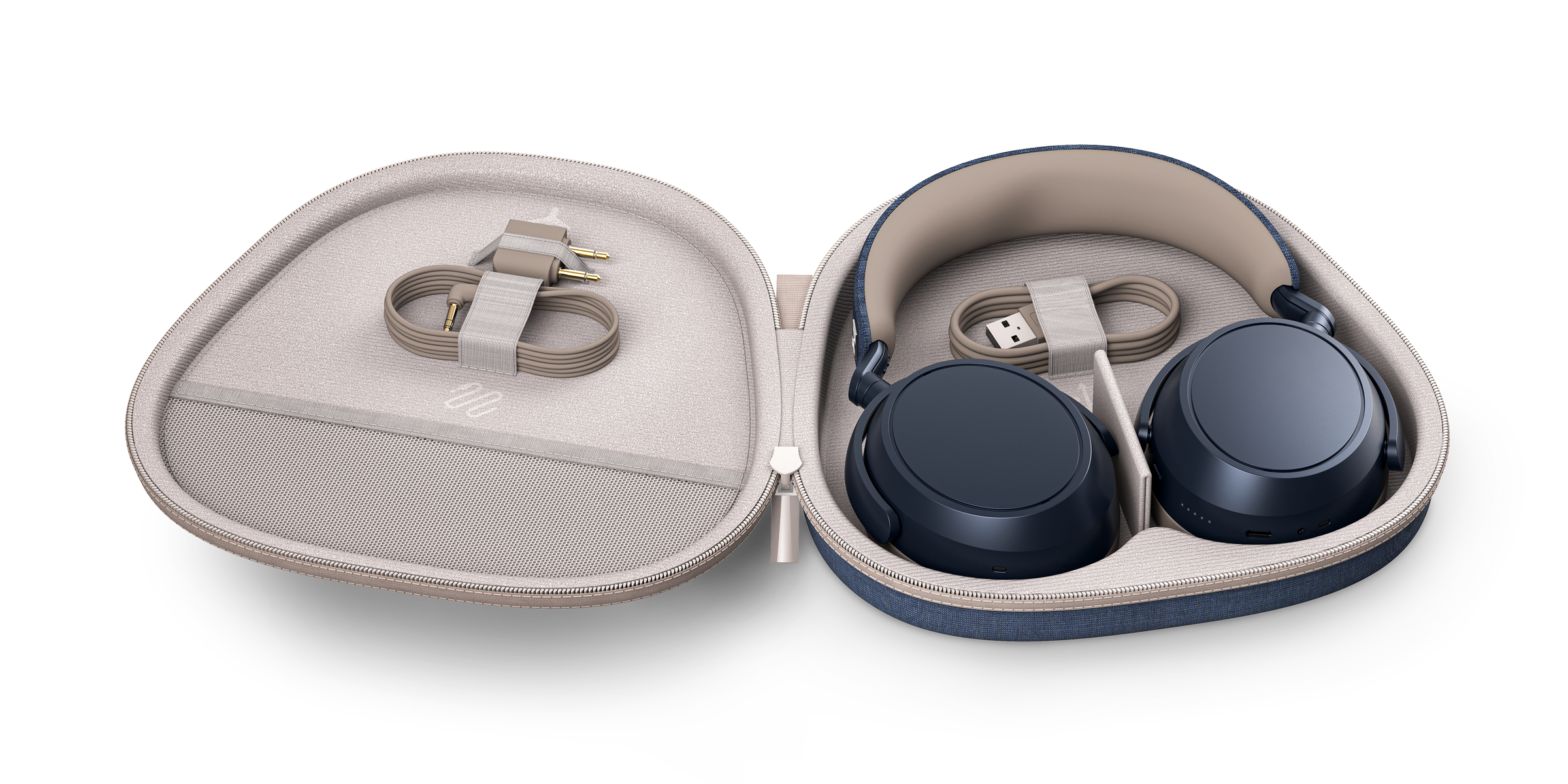 Estuche de auriculares abierto con auriculares azules, cables y un cable de carga dentro. Beige y azul.