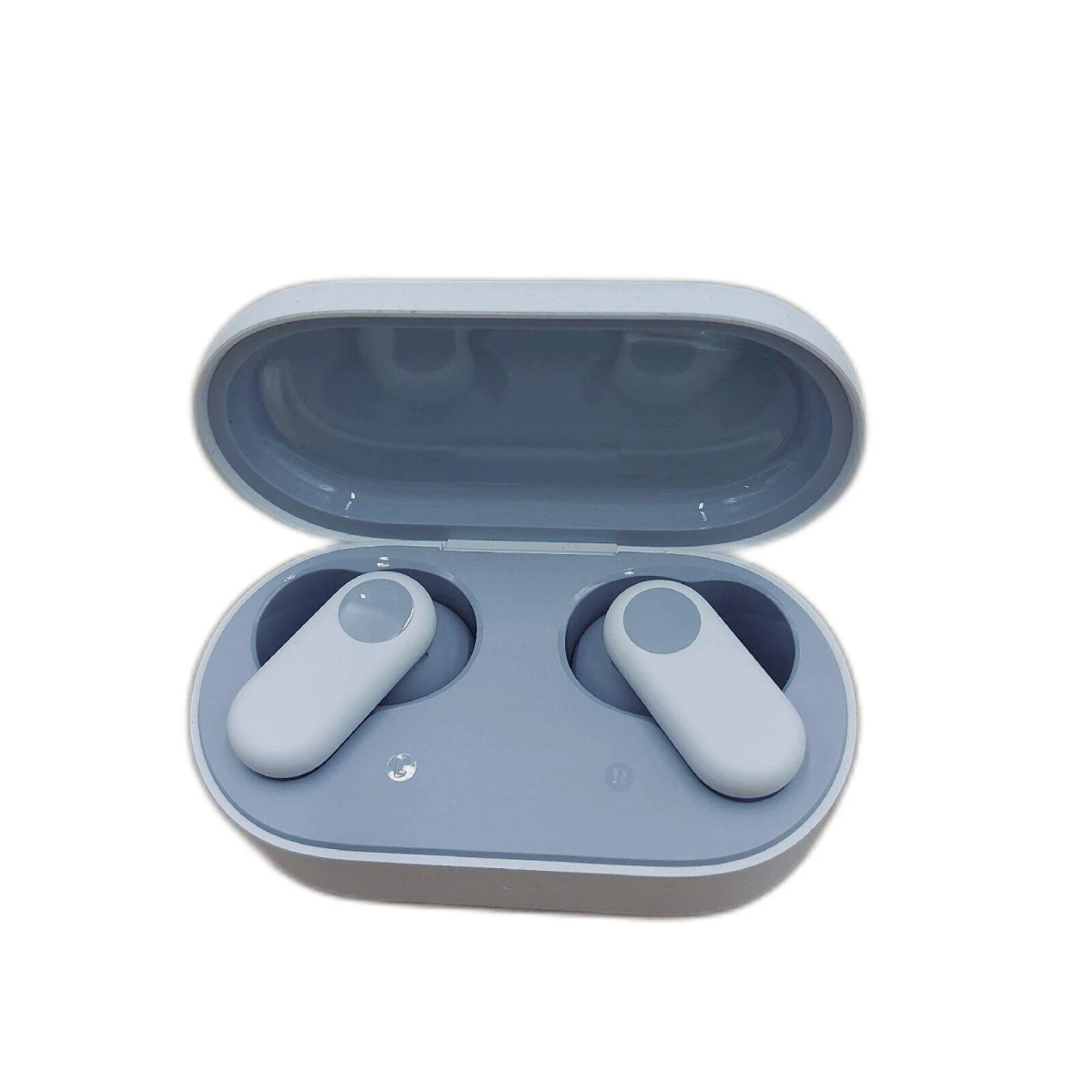 Auriculares en estuche de carga azul claro, abierto. Auriculares blancos dentro.