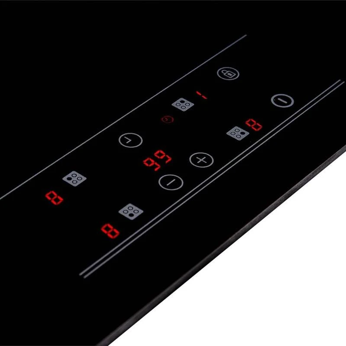 Zbliżenie na czarny panel sterowania płyty grzejnej z czerwonymi numerami.