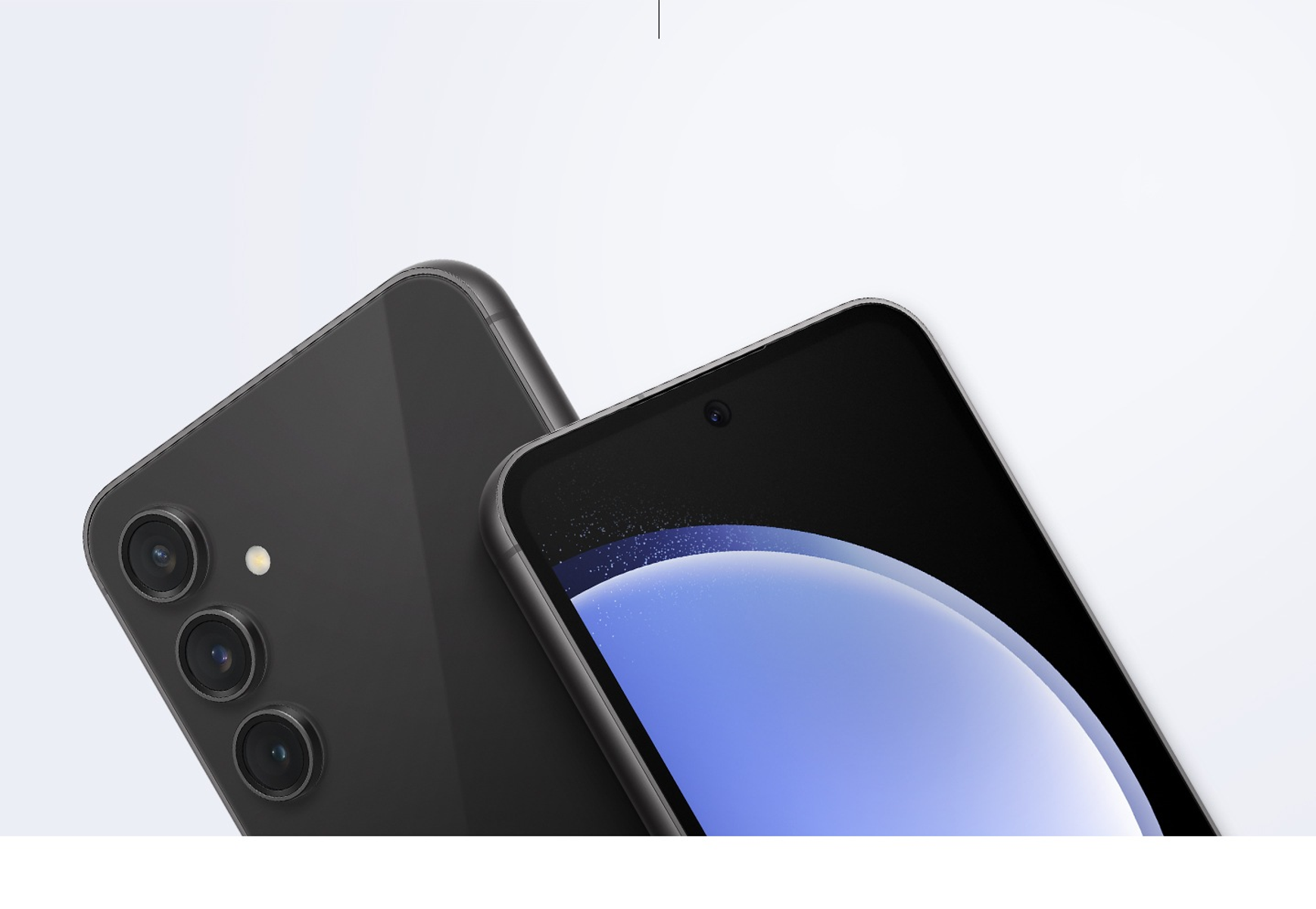 Nahaufnahme von zwei schwarzen Smartphones, eines zeigt einen Bildschirm, das andere die Rückseite.