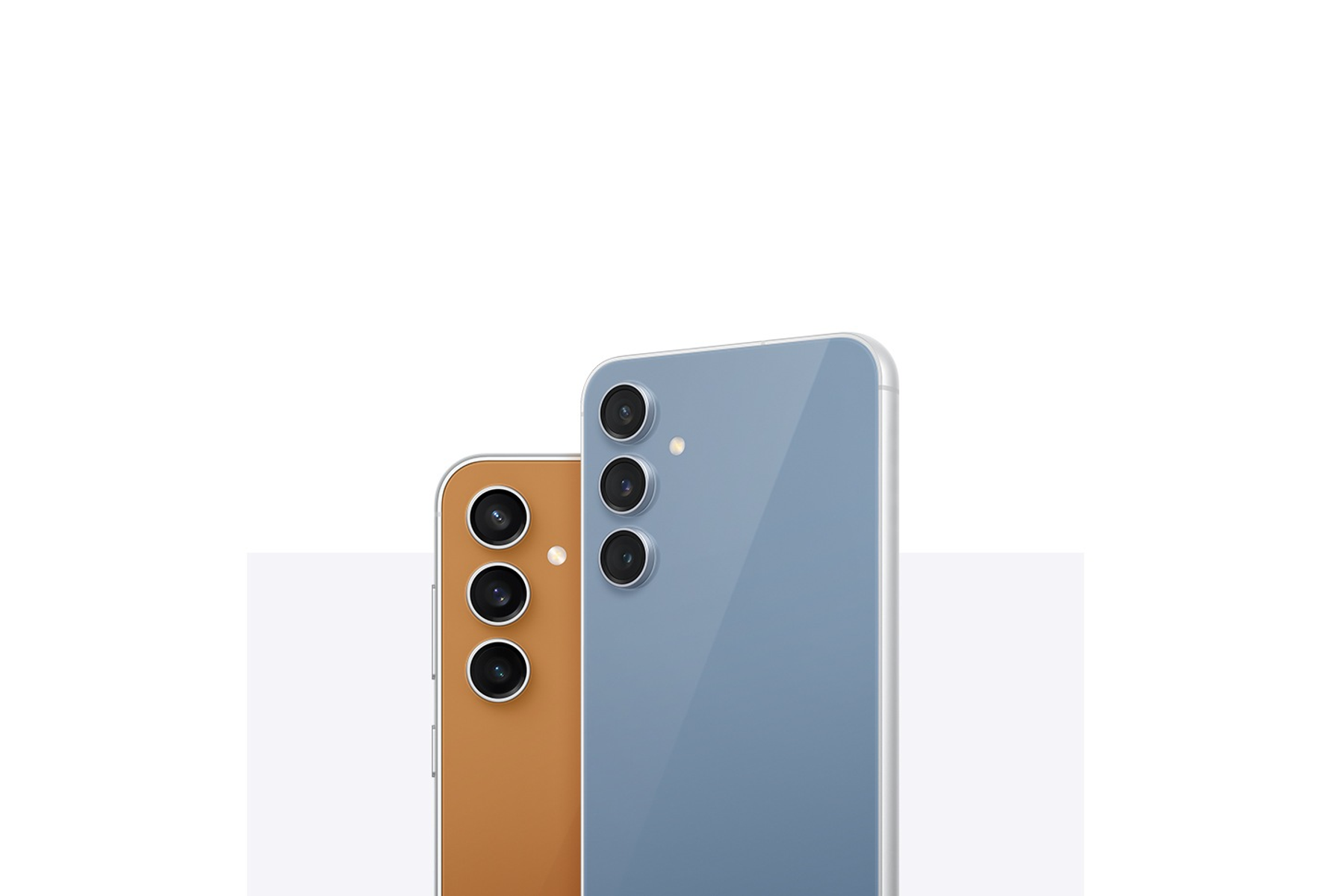Zwei Smartphones, eines goldfarben, eines blau, von hinten. Mehrere Kameras sind auf der Rückseite sichtbar.