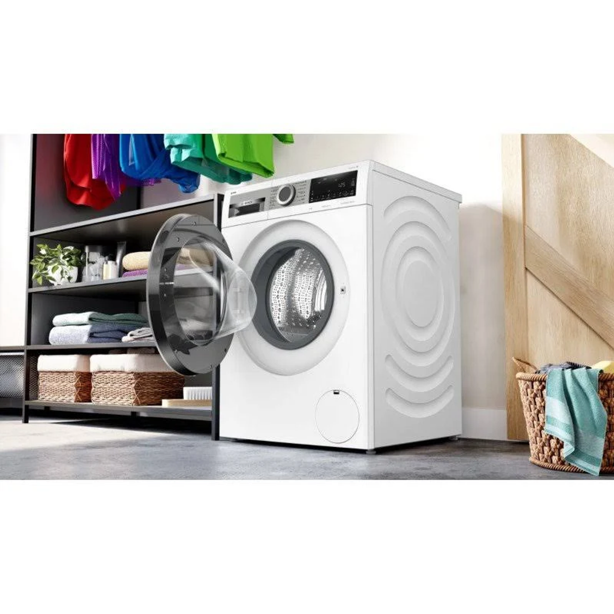 Biała pralka z otwartymi drzwiami, pokazująca bęben. Drzwi są czarne.