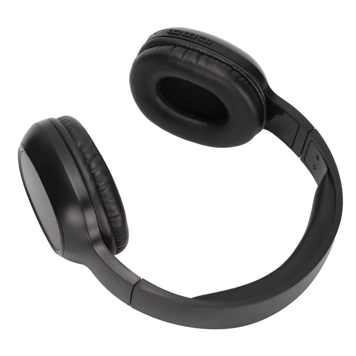 Schwarze kabellose Kopfhörer, leicht angewinkelt. Over-Ear-Design und ein Kopfband.