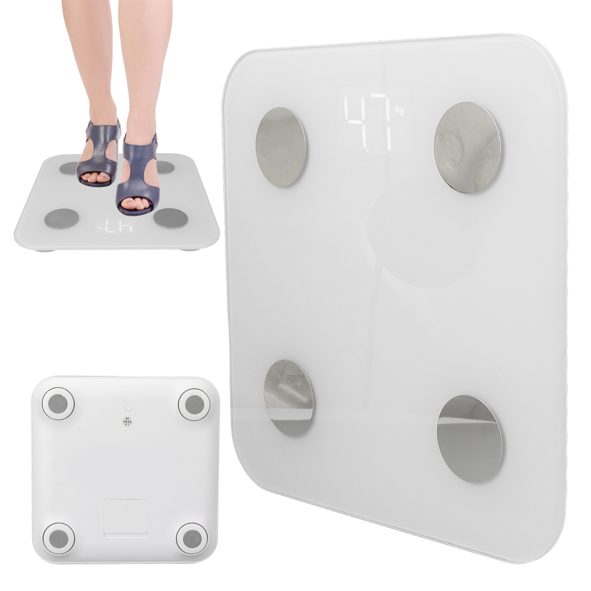 Eine weiße Digitalwaage mit Füßen einer Person darauf. Die Waage zeigt 47 kg an.