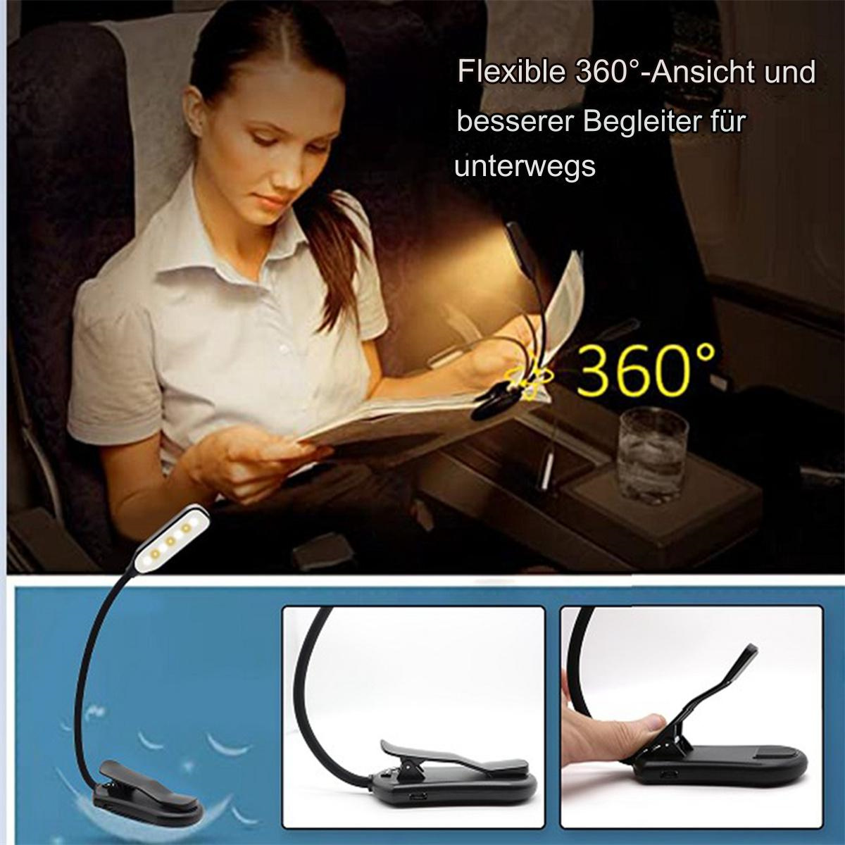 Eine Frau liest mit einer tragbaren LED-Buchleuchte. Das Licht befindet sich an einem flexiblen Arm, neben Wasser.