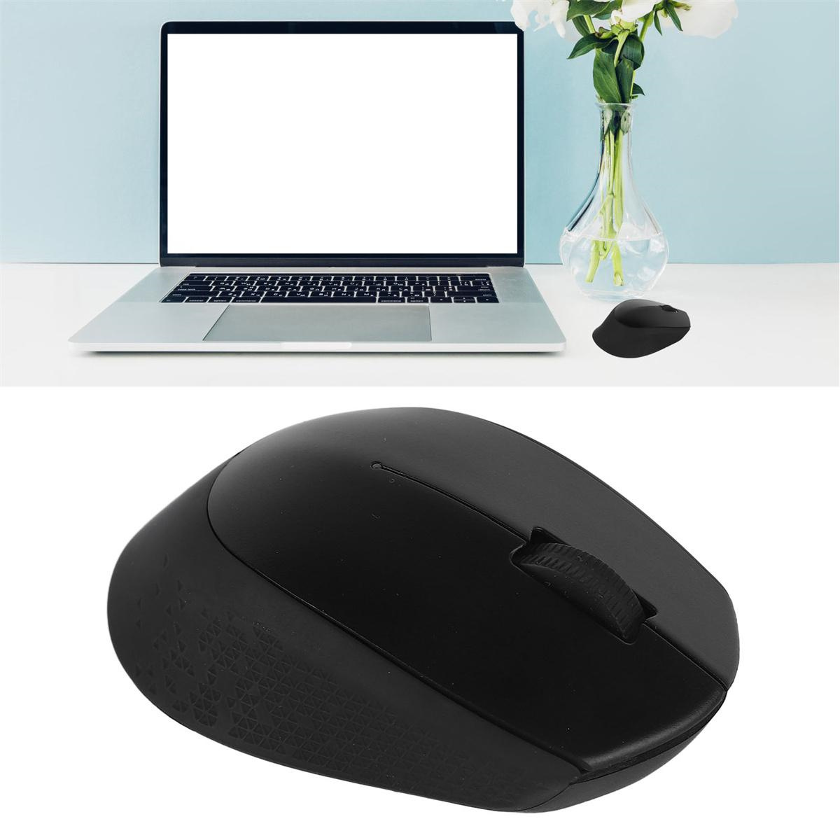 Schwarze kabellose Maus und Laptop. Maus vor Laptop. Weißer Hintergrund.