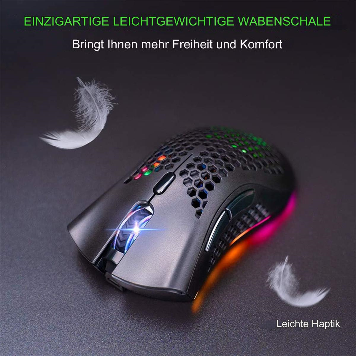 Schwarze Gaming-Maus mit Wabenmuster und RGB-Beleuchtung. Zwei weiße Federn daneben.