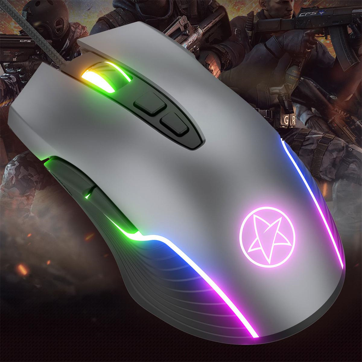 Eine graue Gaming-Maus mit RGB-Beleuchtung. Sie hat Tasten oben und an den Seiten, mit einem Logo.