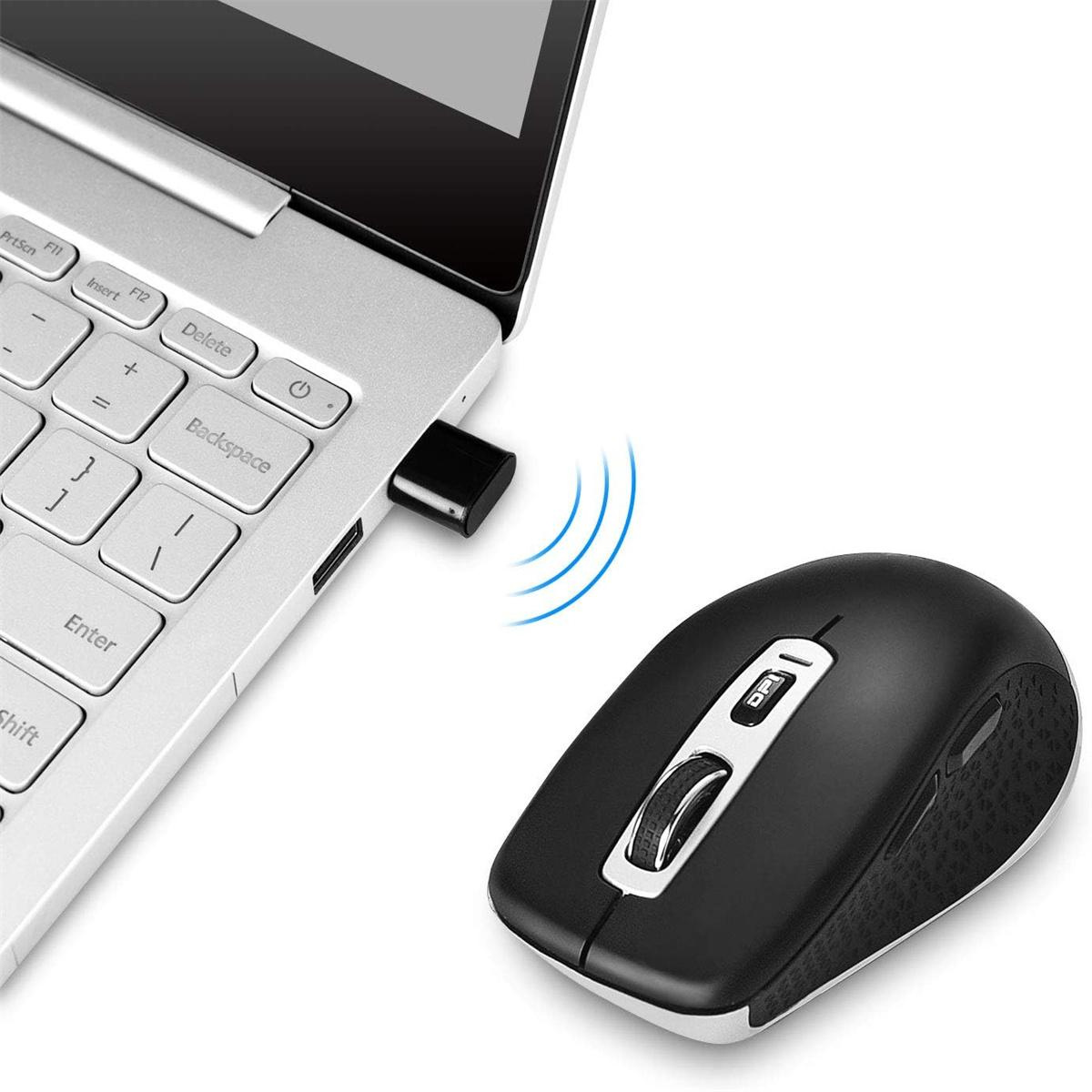 Eine schwarze kabellose Maus und ein USB-Empfänger, der mit einem Laptop verbunden ist. Die Maus zeigt DPI-Einstellungen.