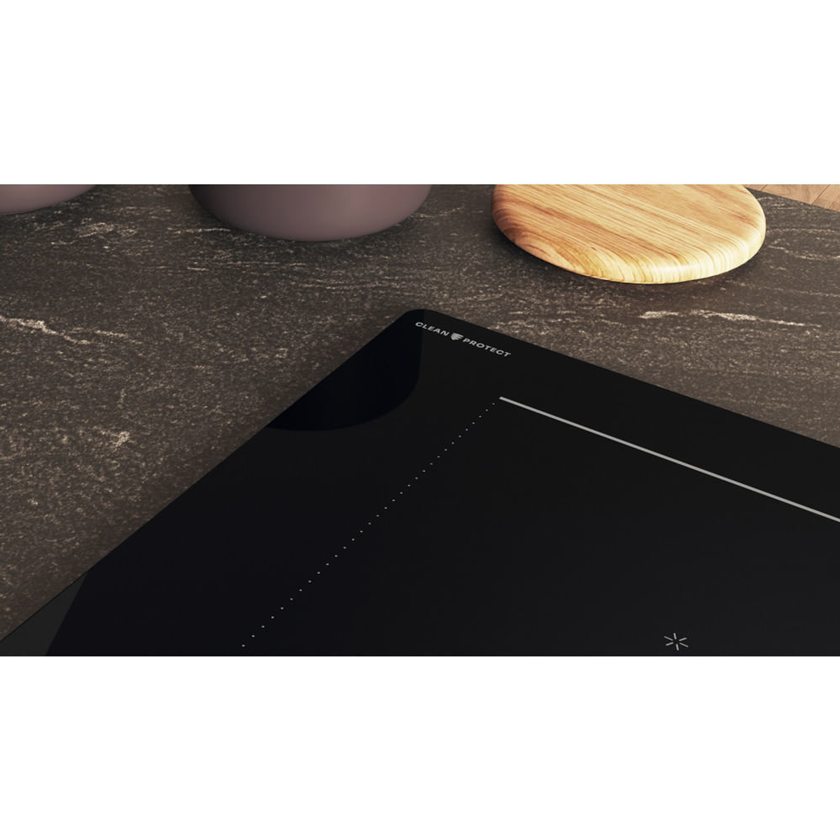 Czarna płyta grzewcza z napisem 'Clean Protect'. Powierzchnia jest gładka i odbijająca światło.