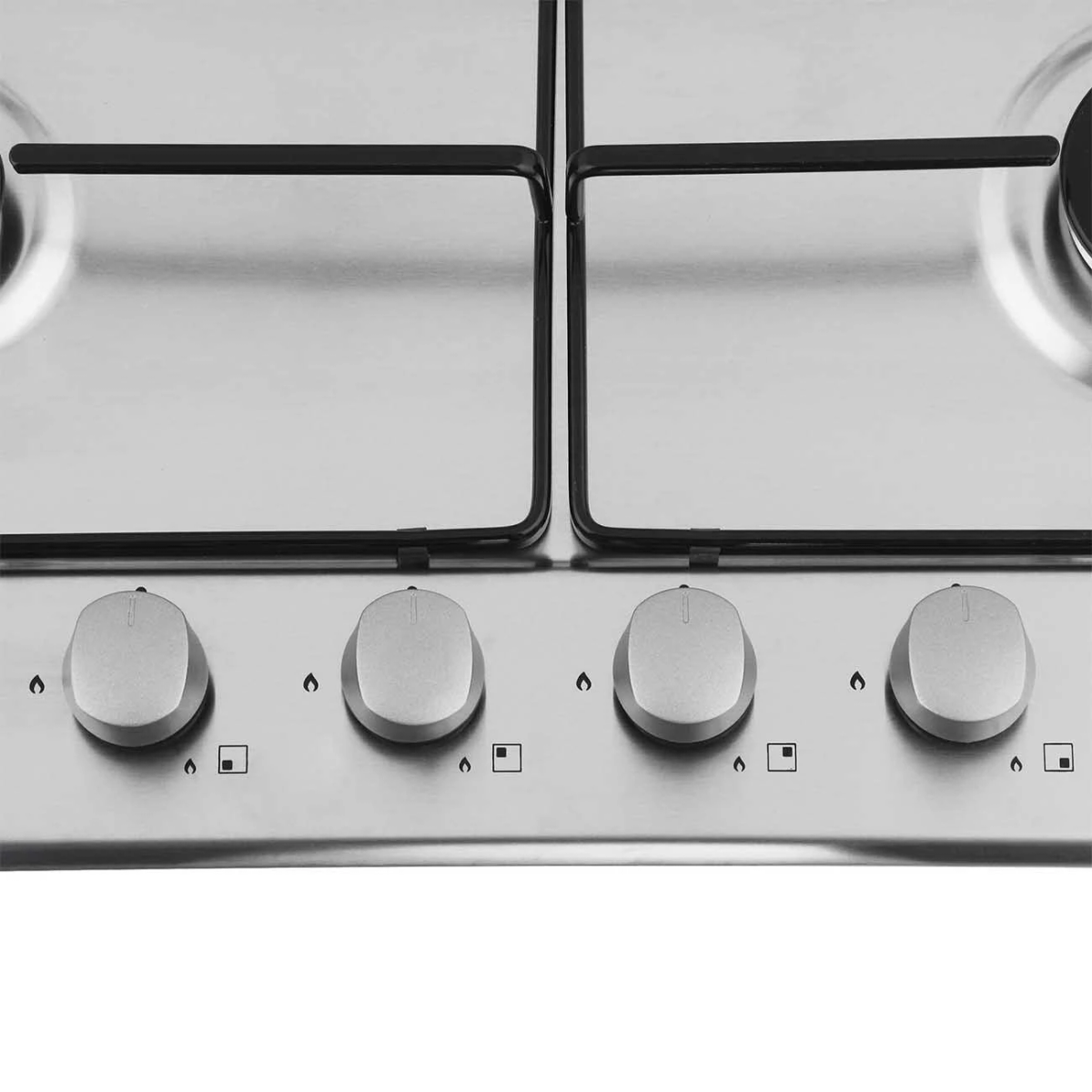 Zbliżenie srebrnych pokręteł palników i powierzchni płyty kuchennej ze stali nierdzewnej.