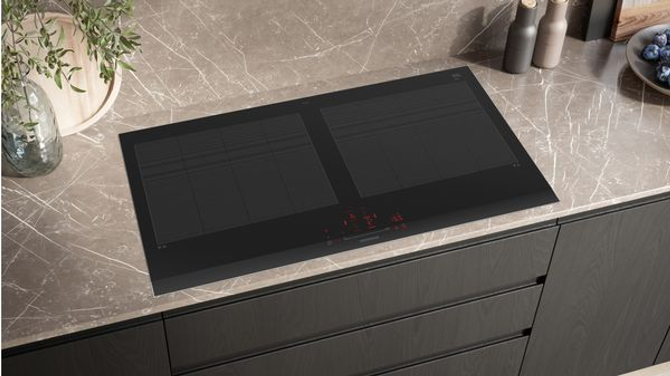 Nowoczesna płyta indukcyjna wbudowana w blat kuchenny.