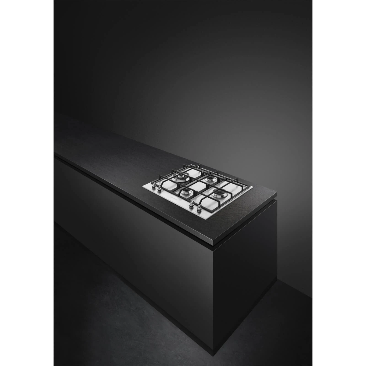 Configurazione cucina nera con piano cottura a gas installato, con mobile e piano di lavoro neri.