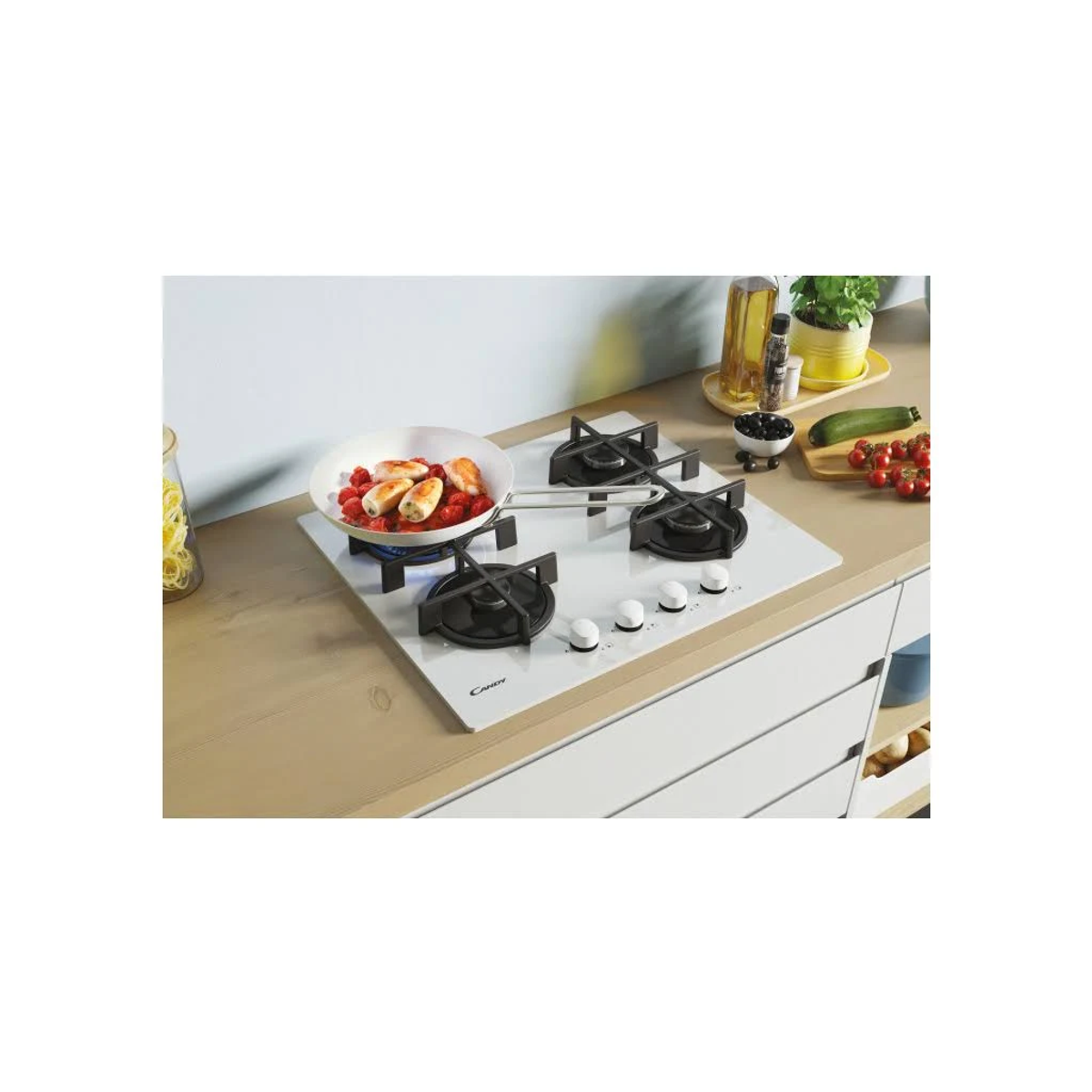 Czarna płyta indukcyjna o prostokątnym kształcie, umieszczona na szarym blacie.