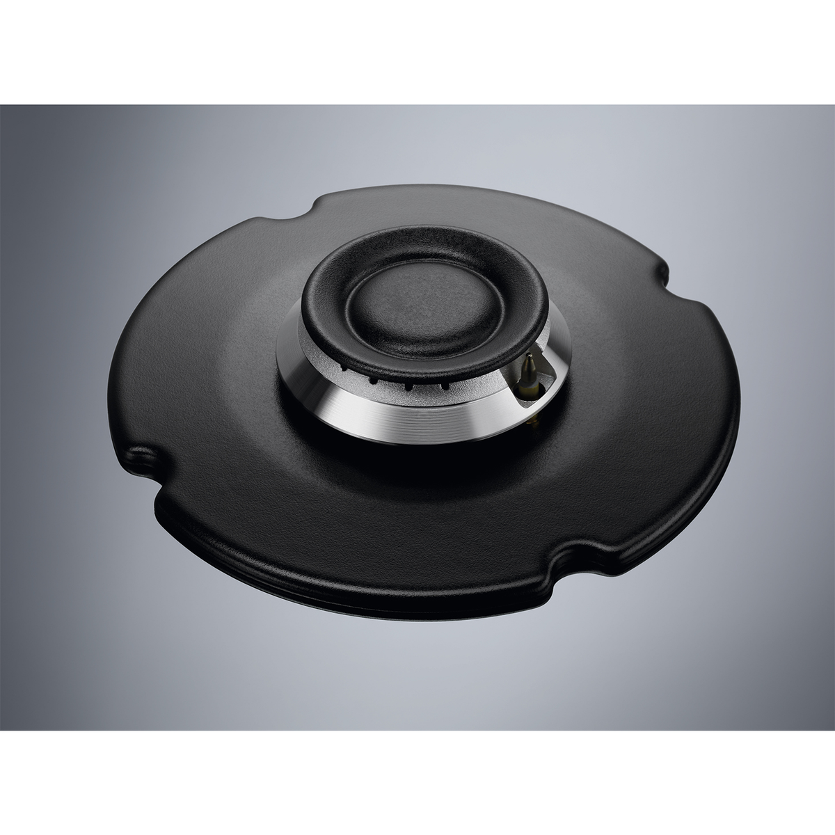 Czarny palnik gazowy z czarną powierzchnią i metalowym pierścieniem.