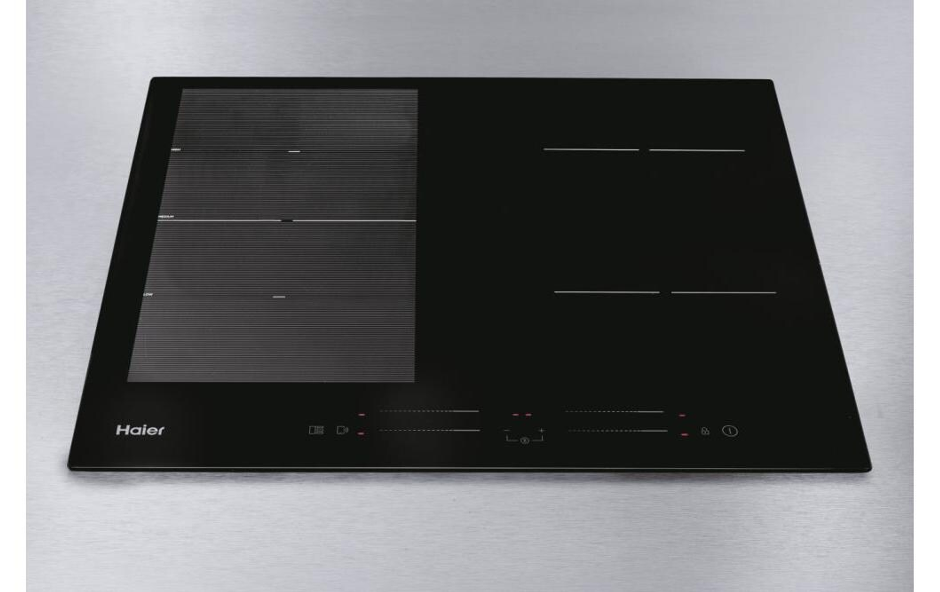 Czarna płyta indukcyjna Haier z dwoma strefami gotowania. Srebrny blat.