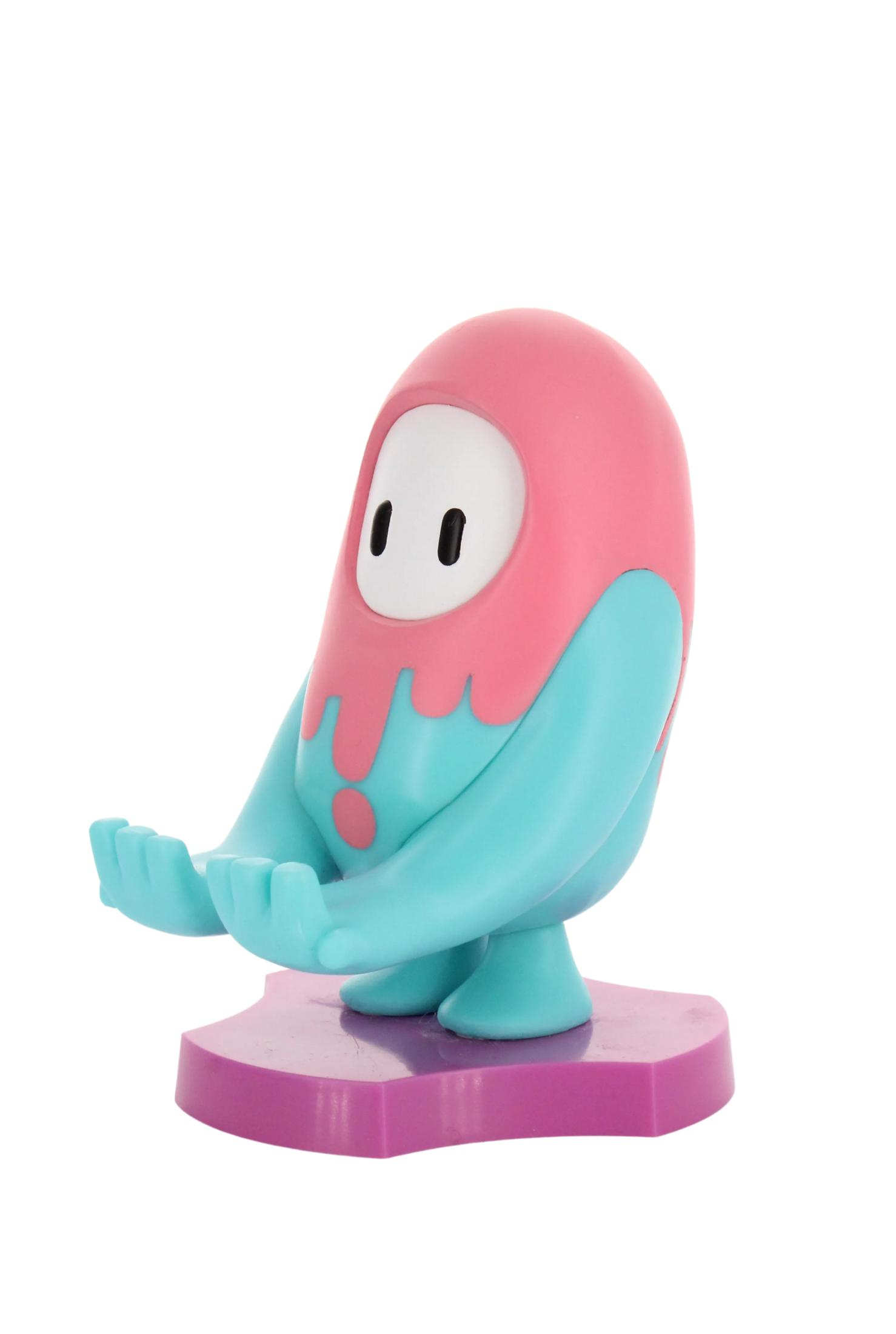 Una figurina di Fall Guys in posa di attesa. Colori rosa e blu, su base rosa.