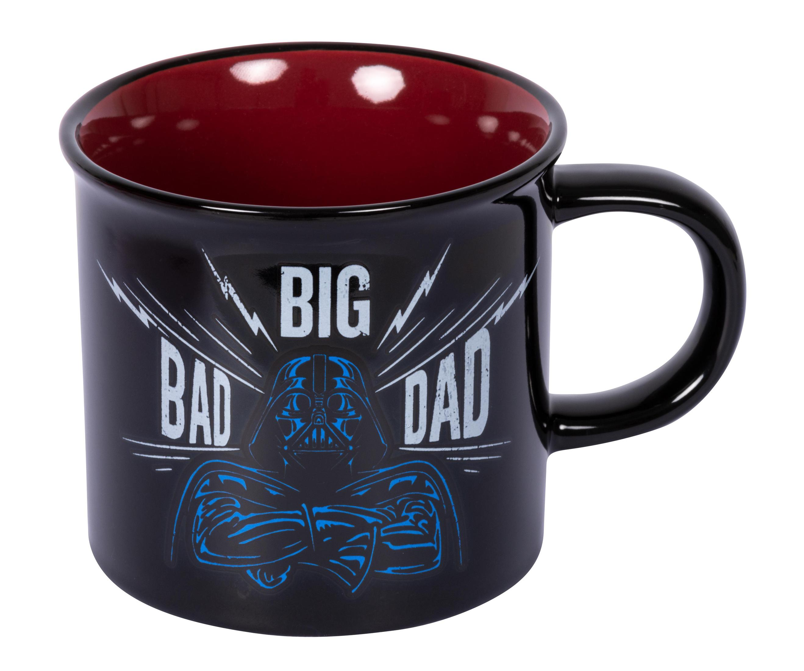 Star Wars Darth Vader-Tasse mit „BIG BAD DAD“ darauf auf weißem Hintergrund.
