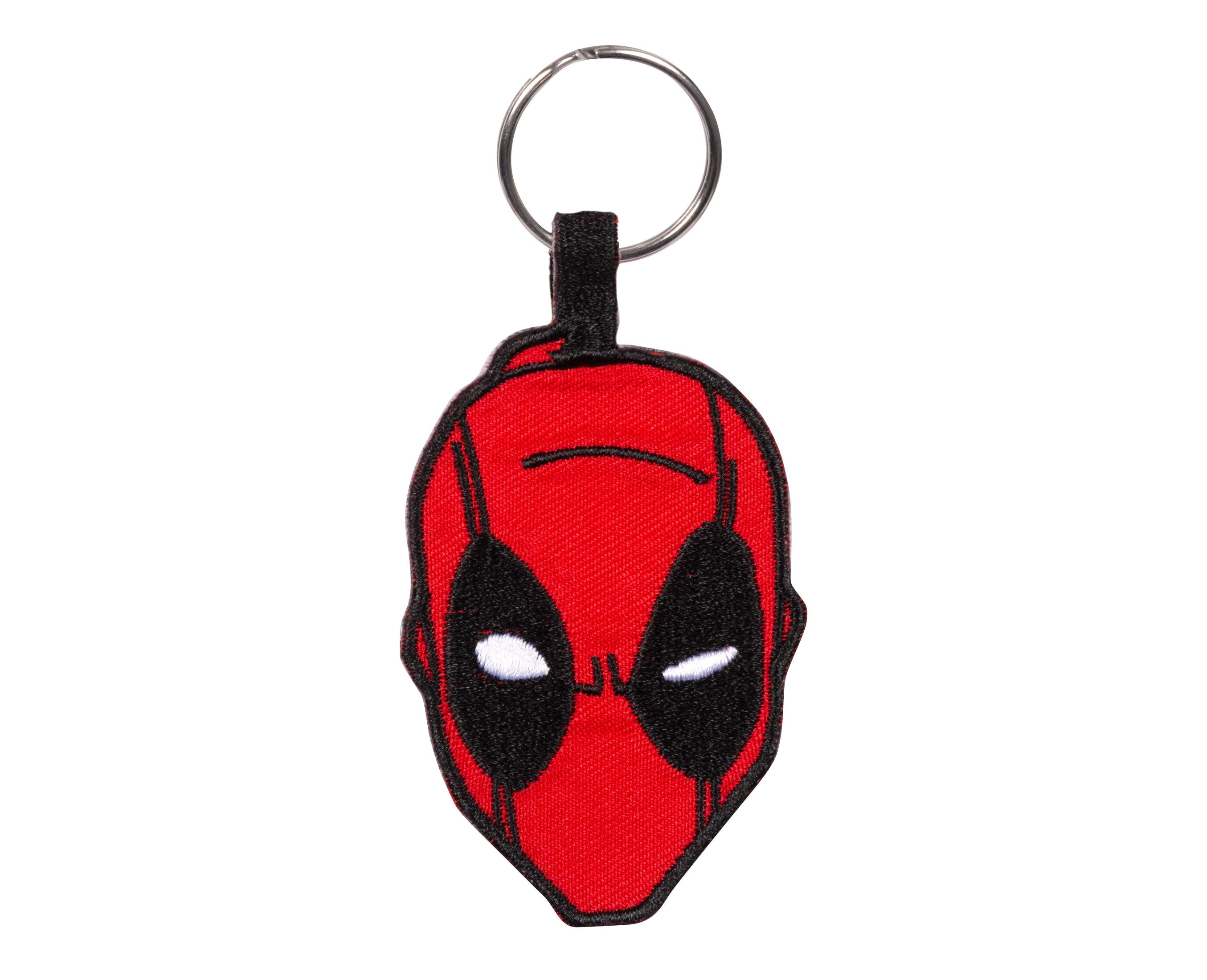 Deadpool-Kopf-Schlüsselanhänger mit rotem Hintergrund und schwarzen Augen.