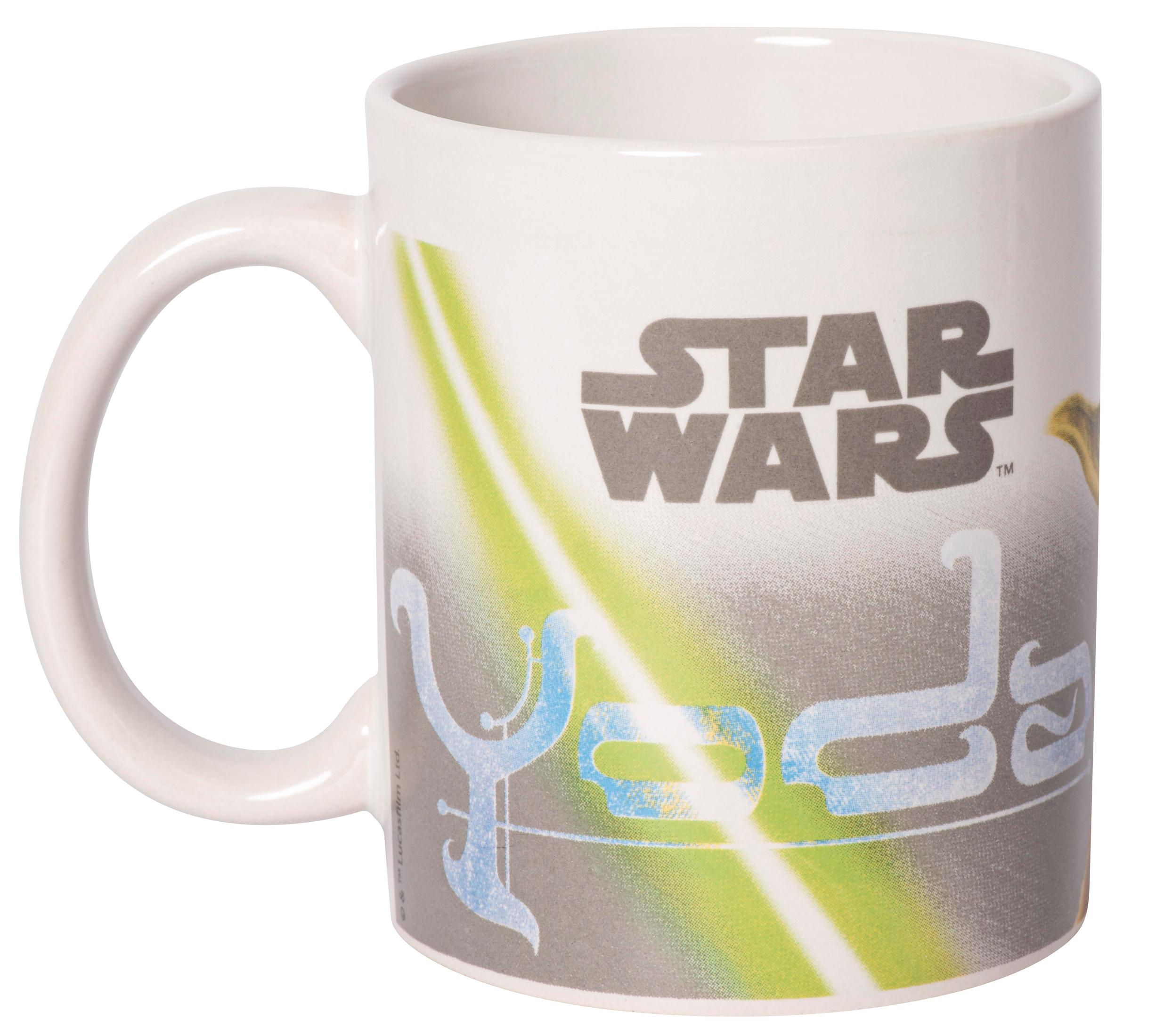 Eine weiße Star Wars-Tasse mit Star Wars-Logo und dem Wort 'Yoda'.